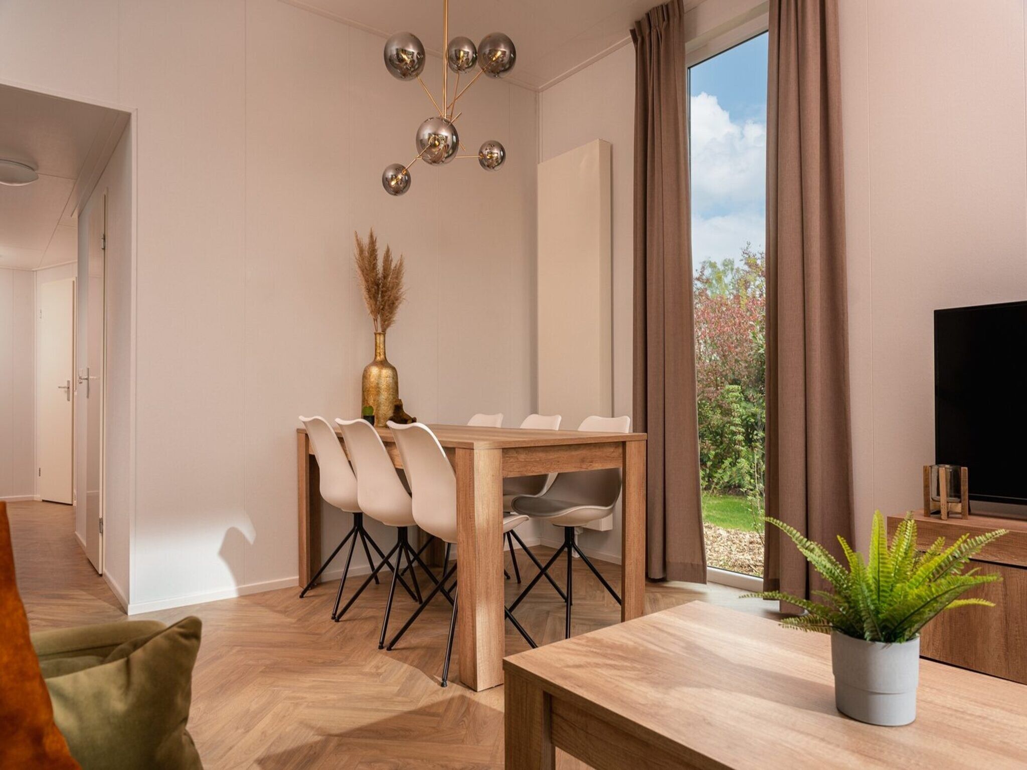 De eetkamer van Wellness Boutique | 5 people in Zuna