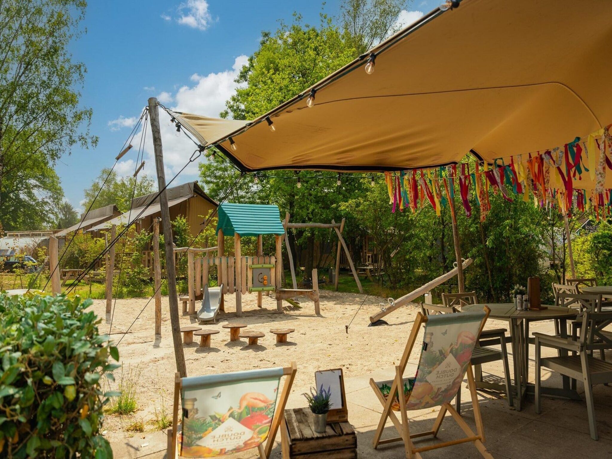 Voorzieningen bij Safari tent 'the bartenter' with private sanitary facilities | 5 persons in Zuna