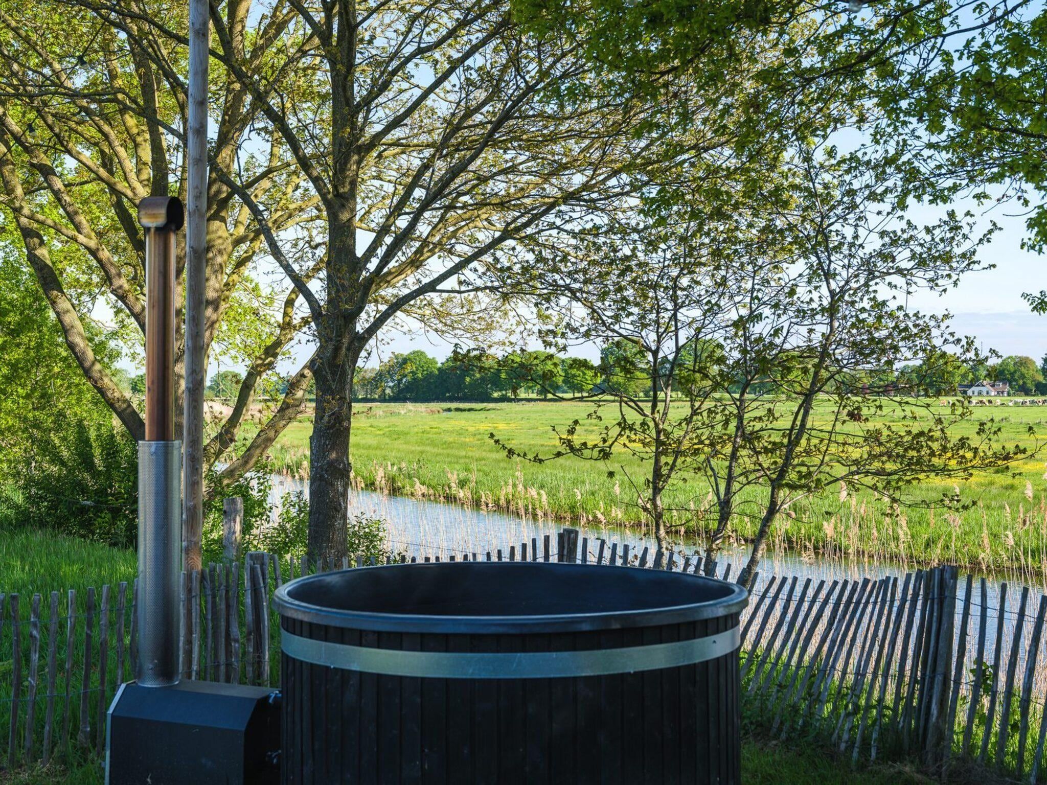 Wellness bij Riverdome with private bathroom and hot tub | 4 persons in Zuna