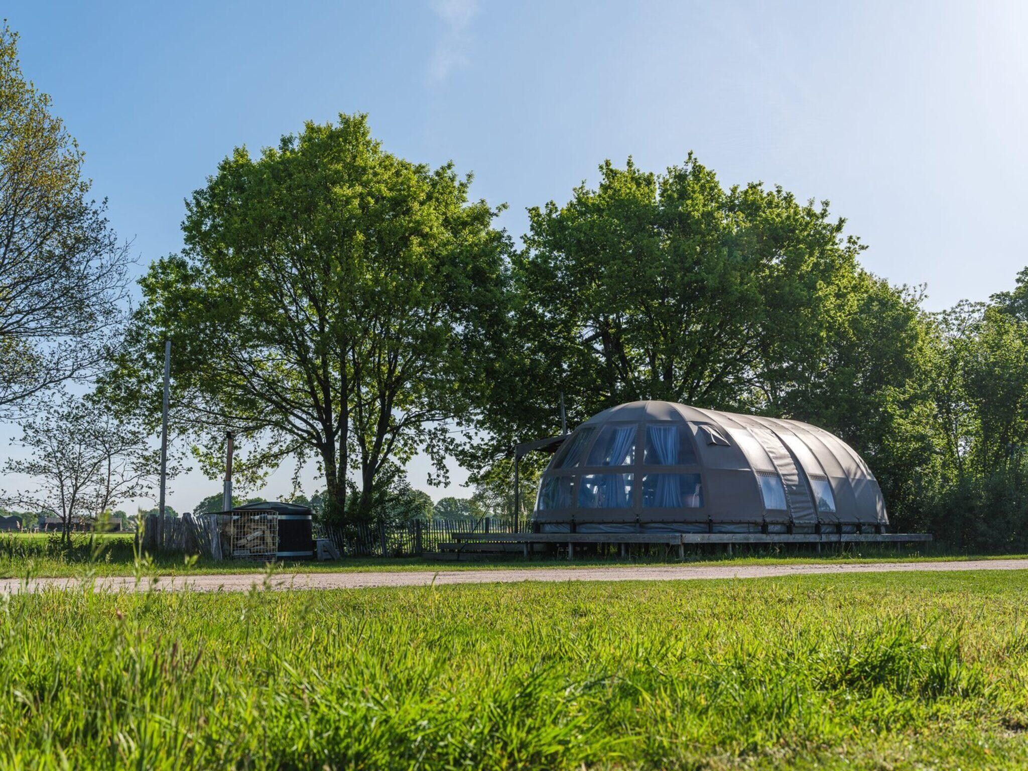 De buitenkant van Riverdome with private bathroom and hot tub | 4 persons in Zuna