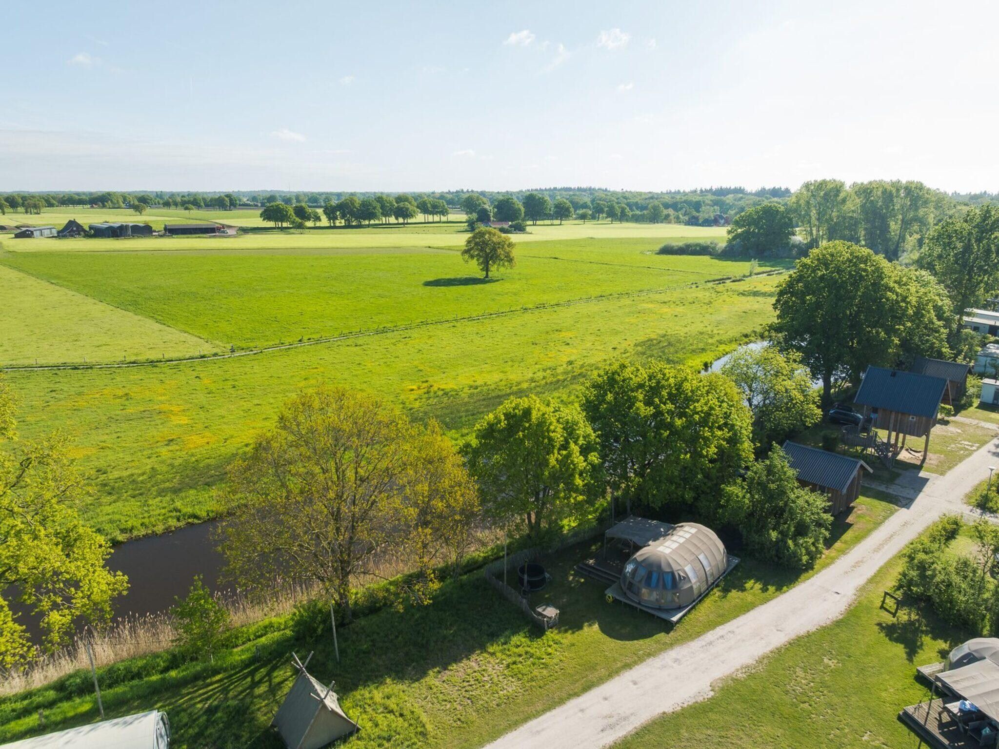 De omgeving van Riverdome with private bathroom and hot tub | 4 persons in Zuna
