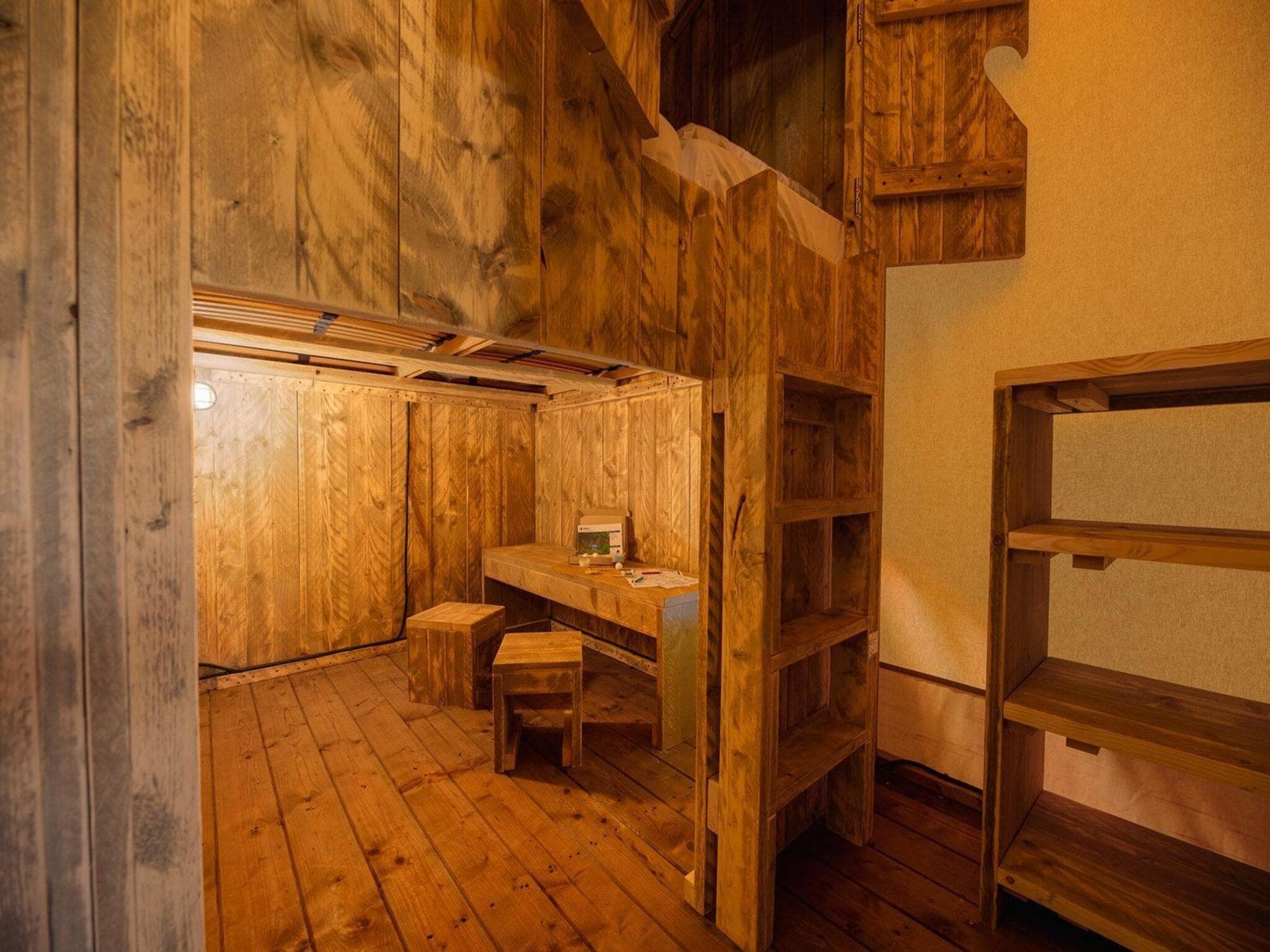 Een slaapkamer van Safari tent with private bathroom | 8 people in Zuna