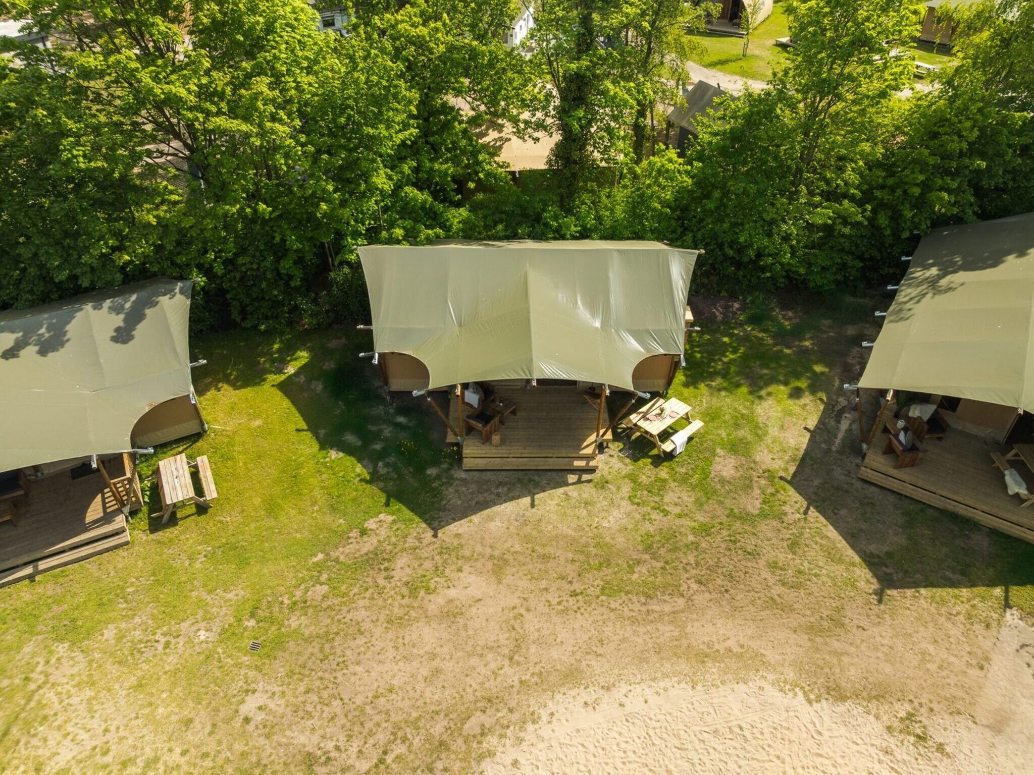 De buitenkant van Safari tent with private bathroom | 8 people in Zuna