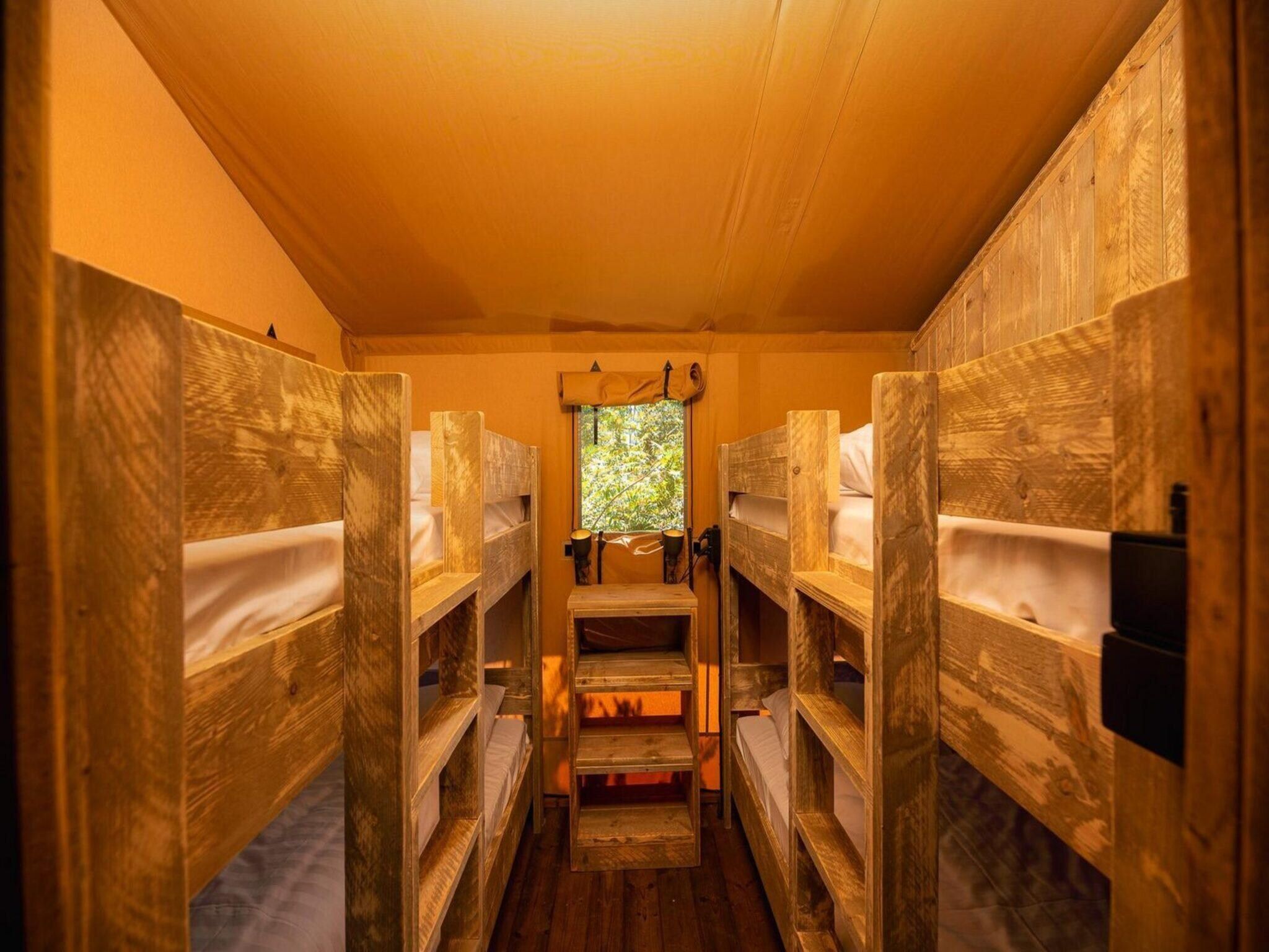 Een slaapkamer van Safari tent with private bathroom | 8 people in Zuna
