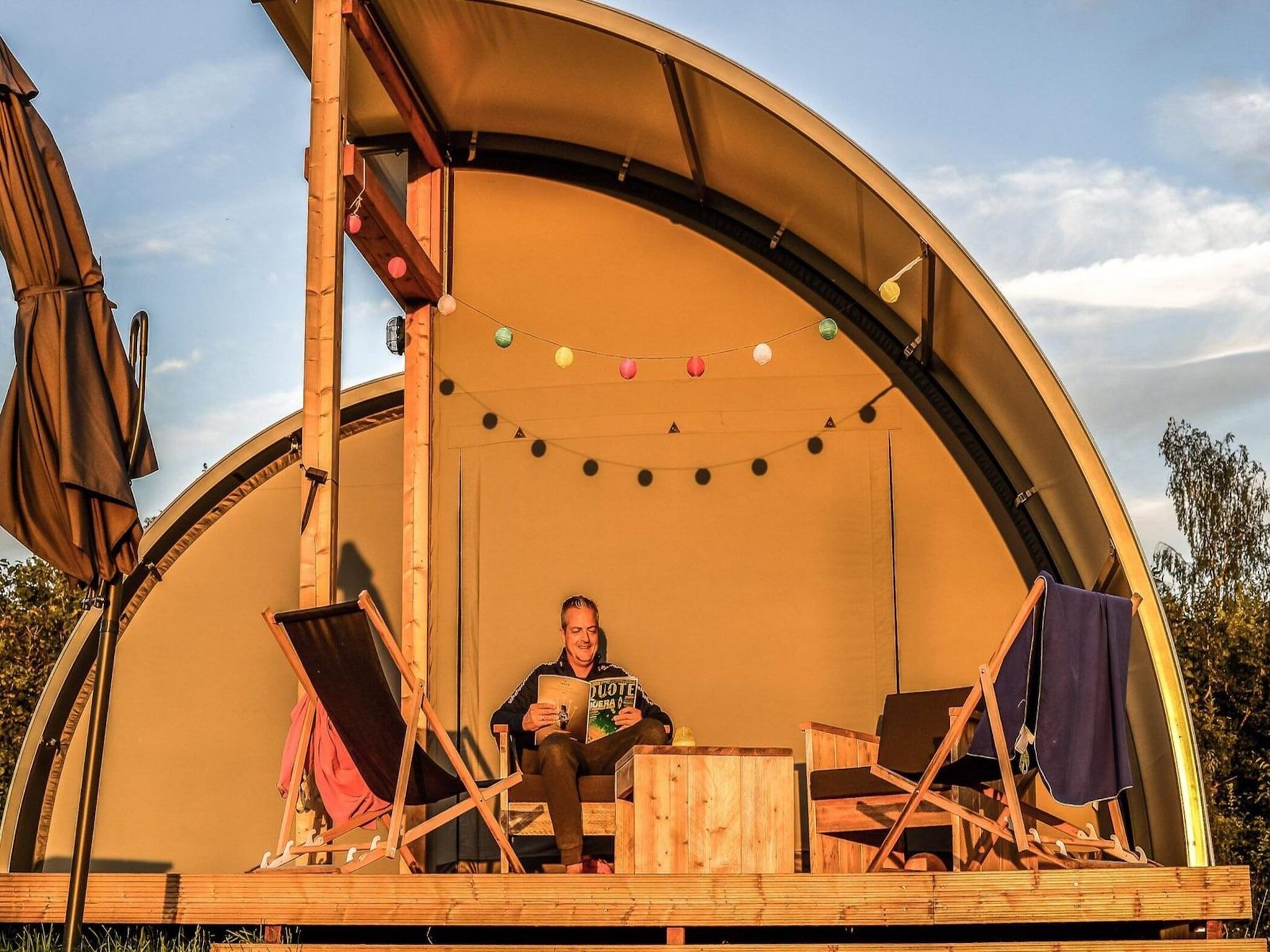 Het terras van Group accommodation (6x luxury glamping tent) I 32 people in Zuna