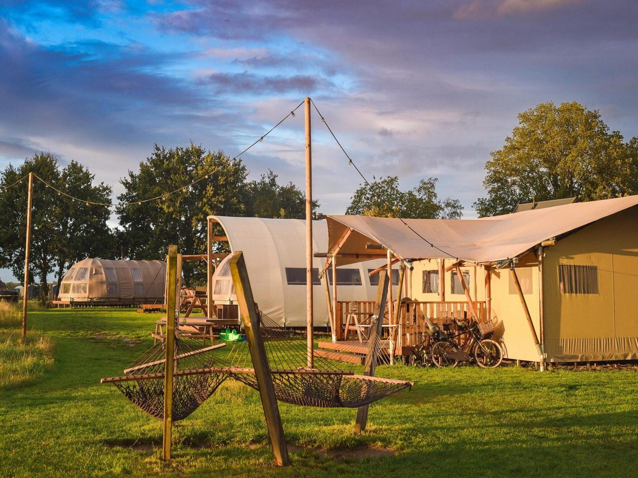 De buitenkant van Group accommodation (6x luxury glamping tent) I 32 people in Zuna