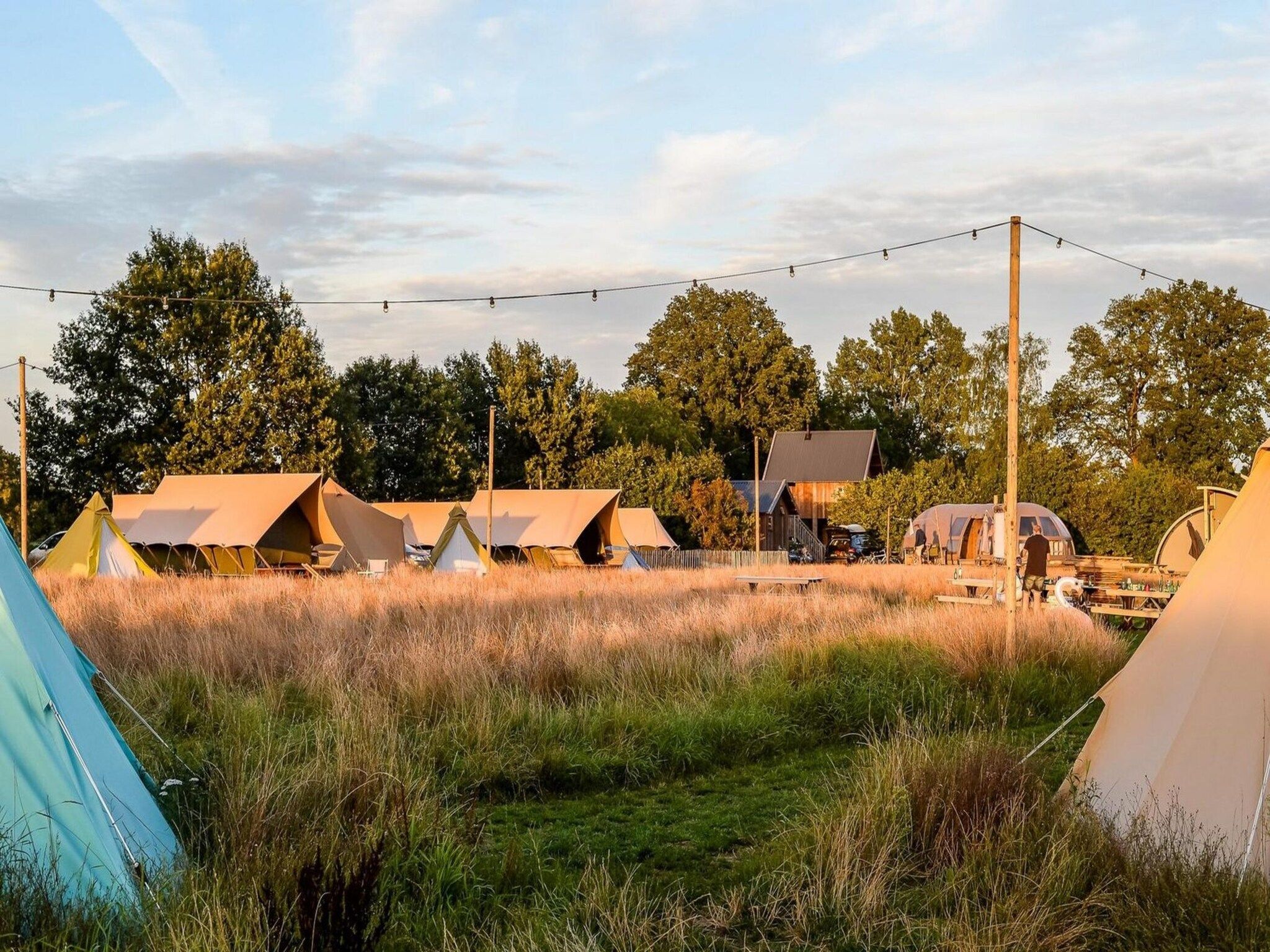 De buitenkant van Group accommodation (6x luxury glamping tent) I 32 people in Zuna