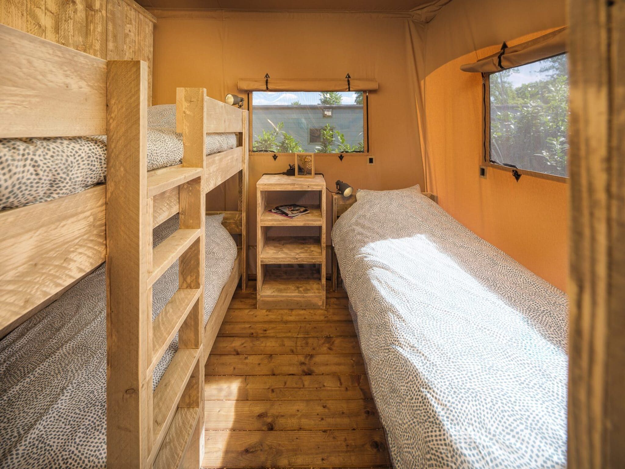 Een slaapkamer van Safarisuite met privé sanitair | 5 personen in Zuna