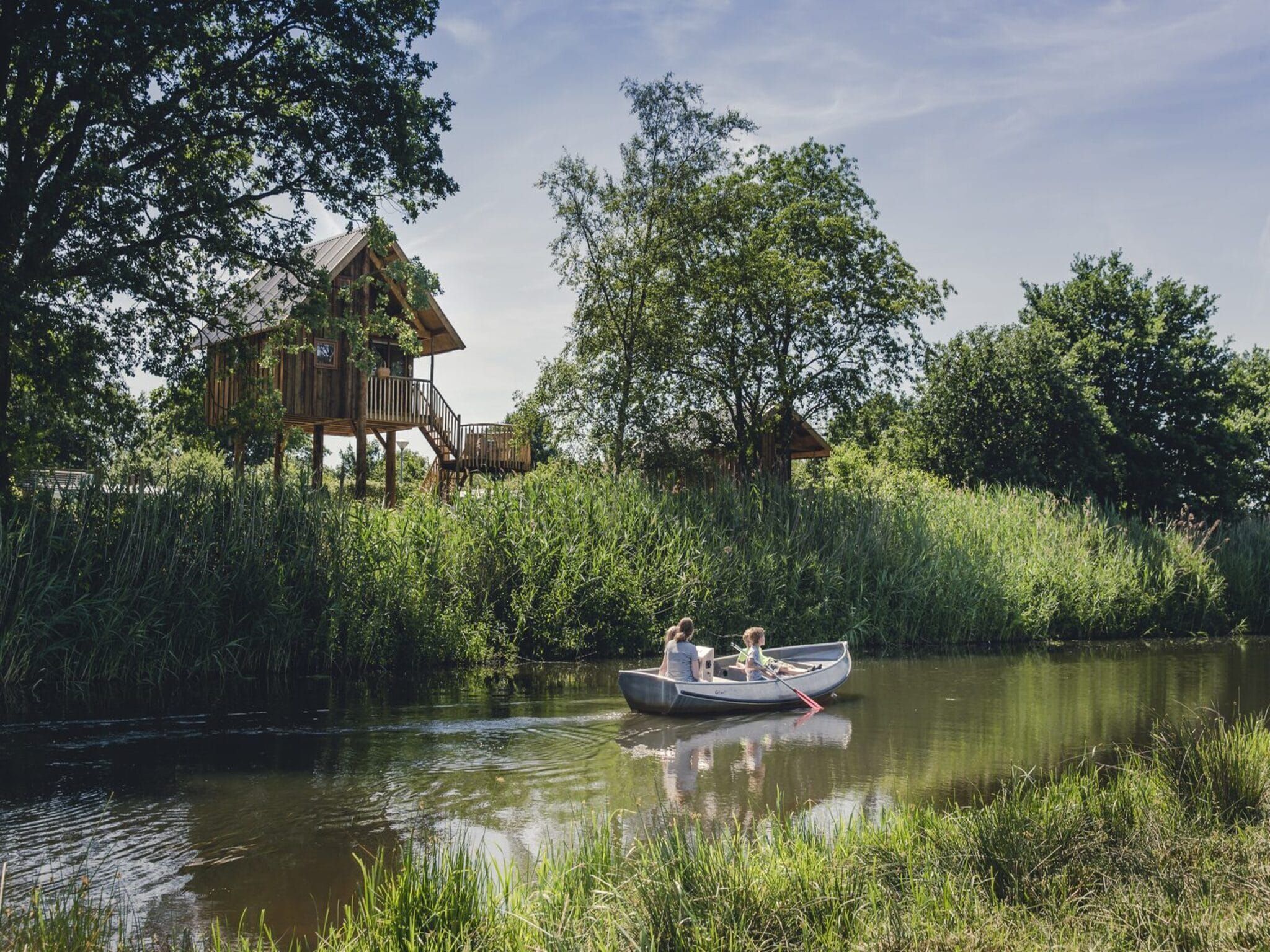 De omgeving van Safaritent met privé sanitair en extra groot terras | 8 personen in Zuna