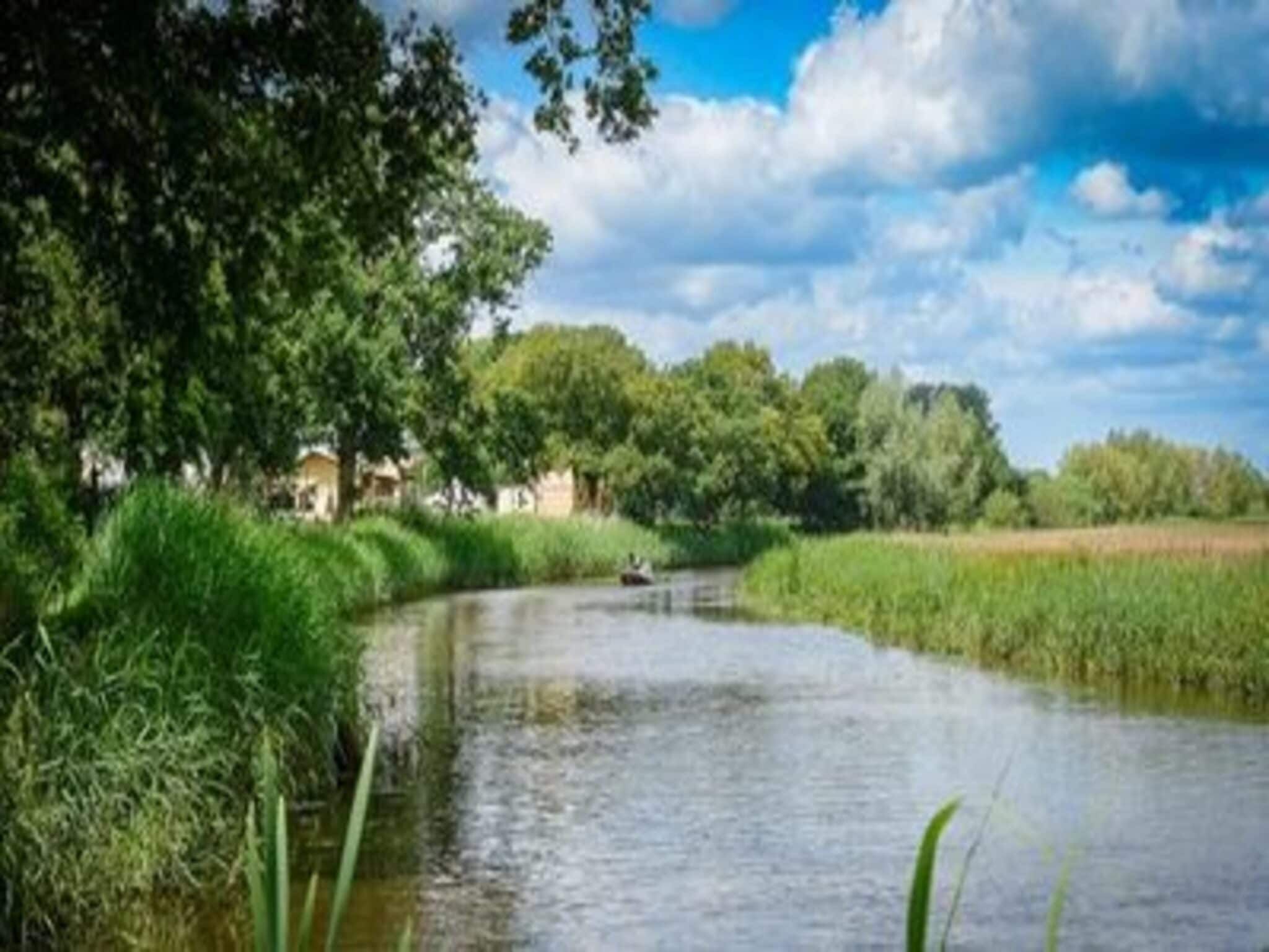 De omgeving van Safaritent met privé sanitair en extra groot terras | 8 personen in Zuna
