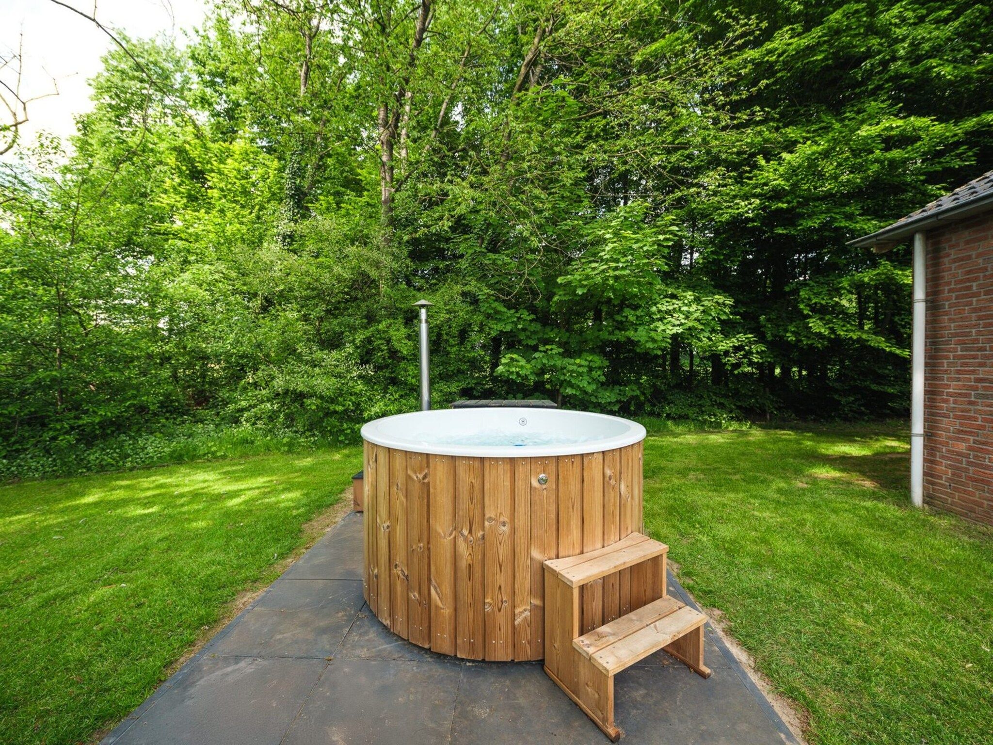Wellness bij Baby & children's bungalow 'Knights & Princesses' with sauna & bubble bath I sleep 5 in Zuna