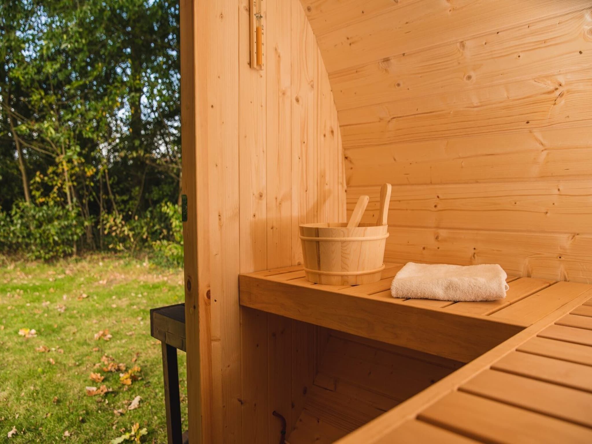 Wellness bij Baby & children's bungalow 'Knights & Princesses' with sauna & bubble bath I sleep 5 in Zuna