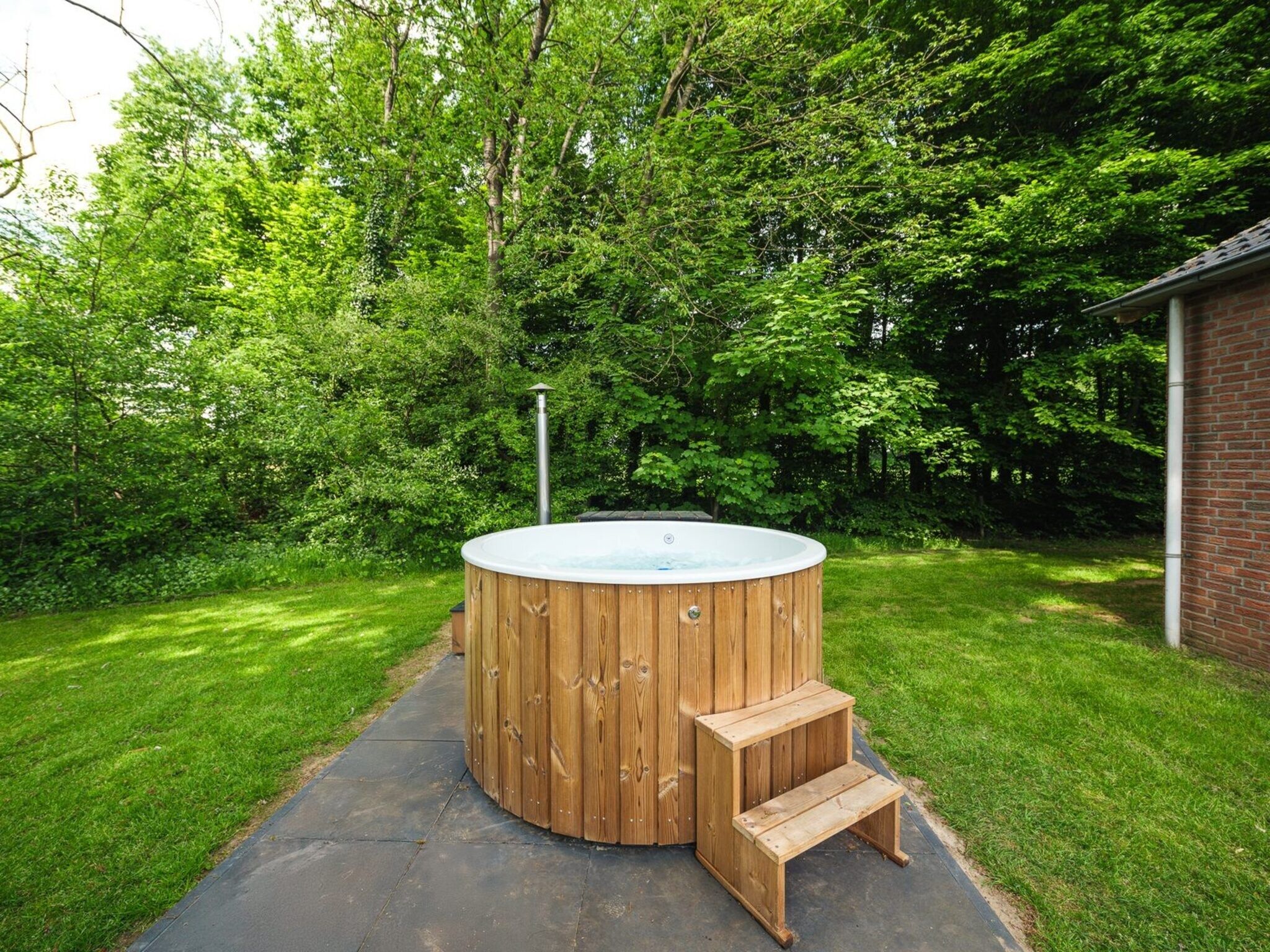 Wellness bij Children's bungalow farmhouse with sauna & bubble tub I sleeps 6 in Zuna