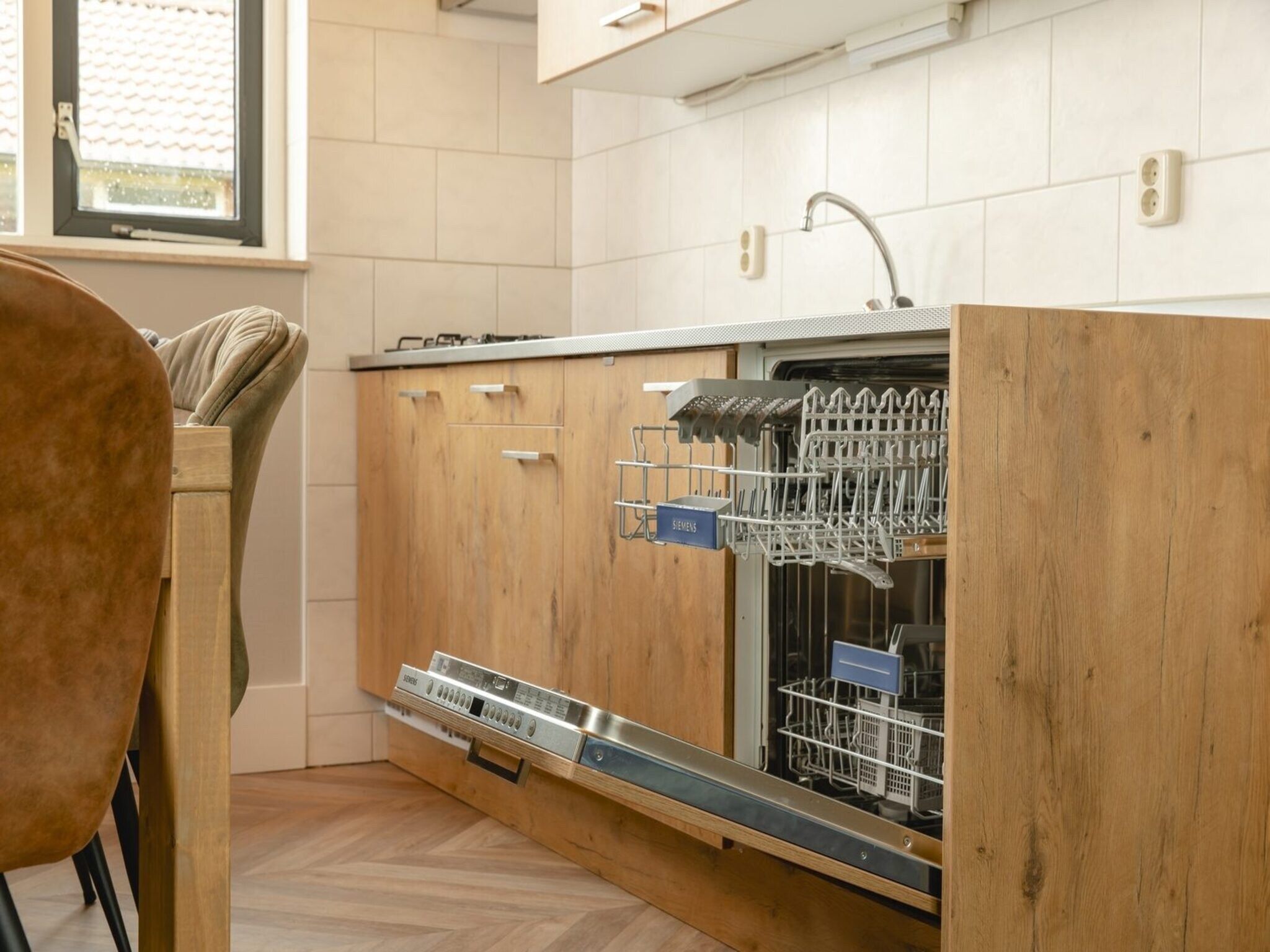 De keuken van Children's bungalow farmhouse with sauna & bubble tub I sleeps 6 in Zuna