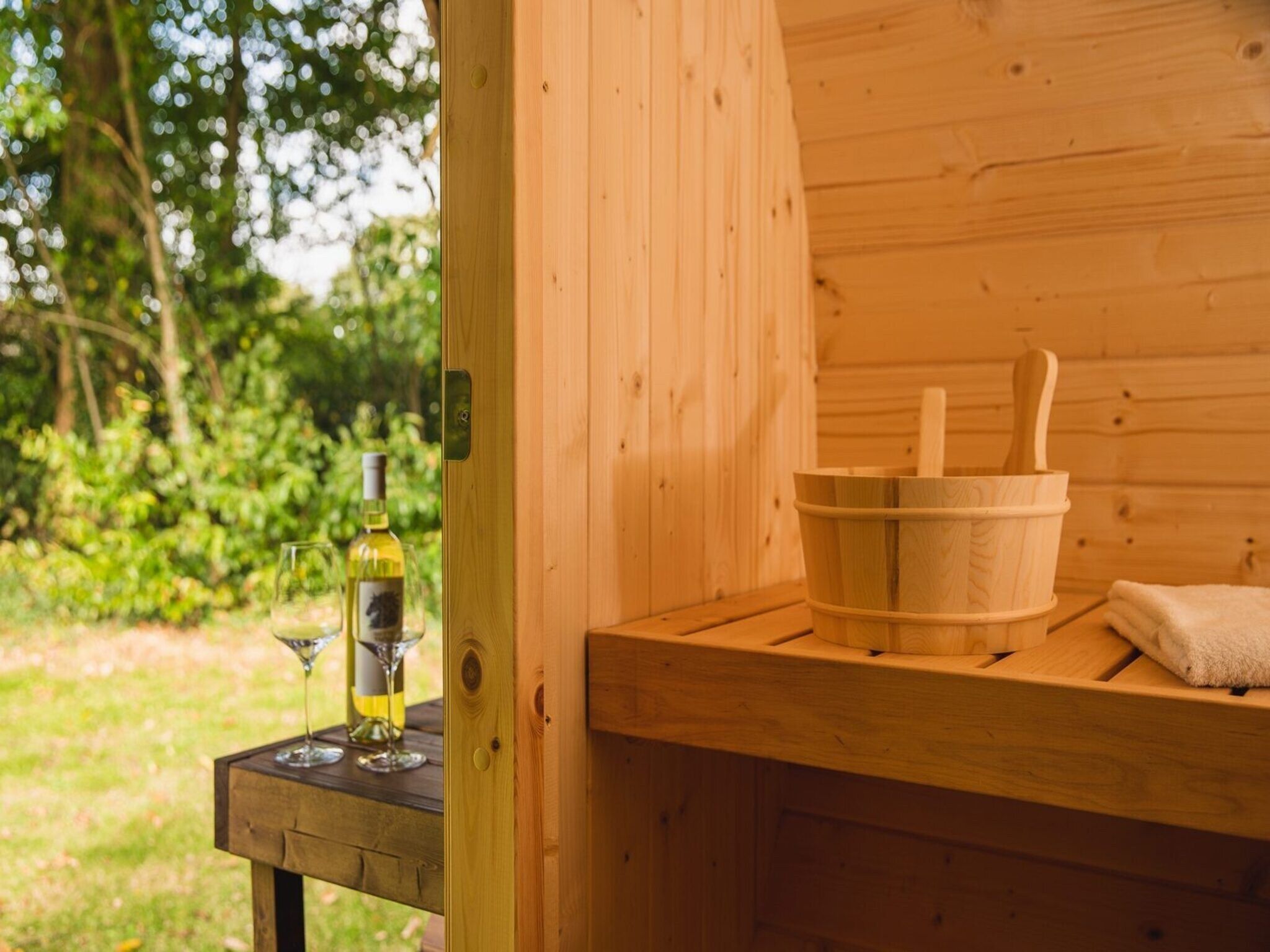 Wellness bij Children's bungalow farmhouse with sauna & bubble tub I sleeps 6 in Zuna