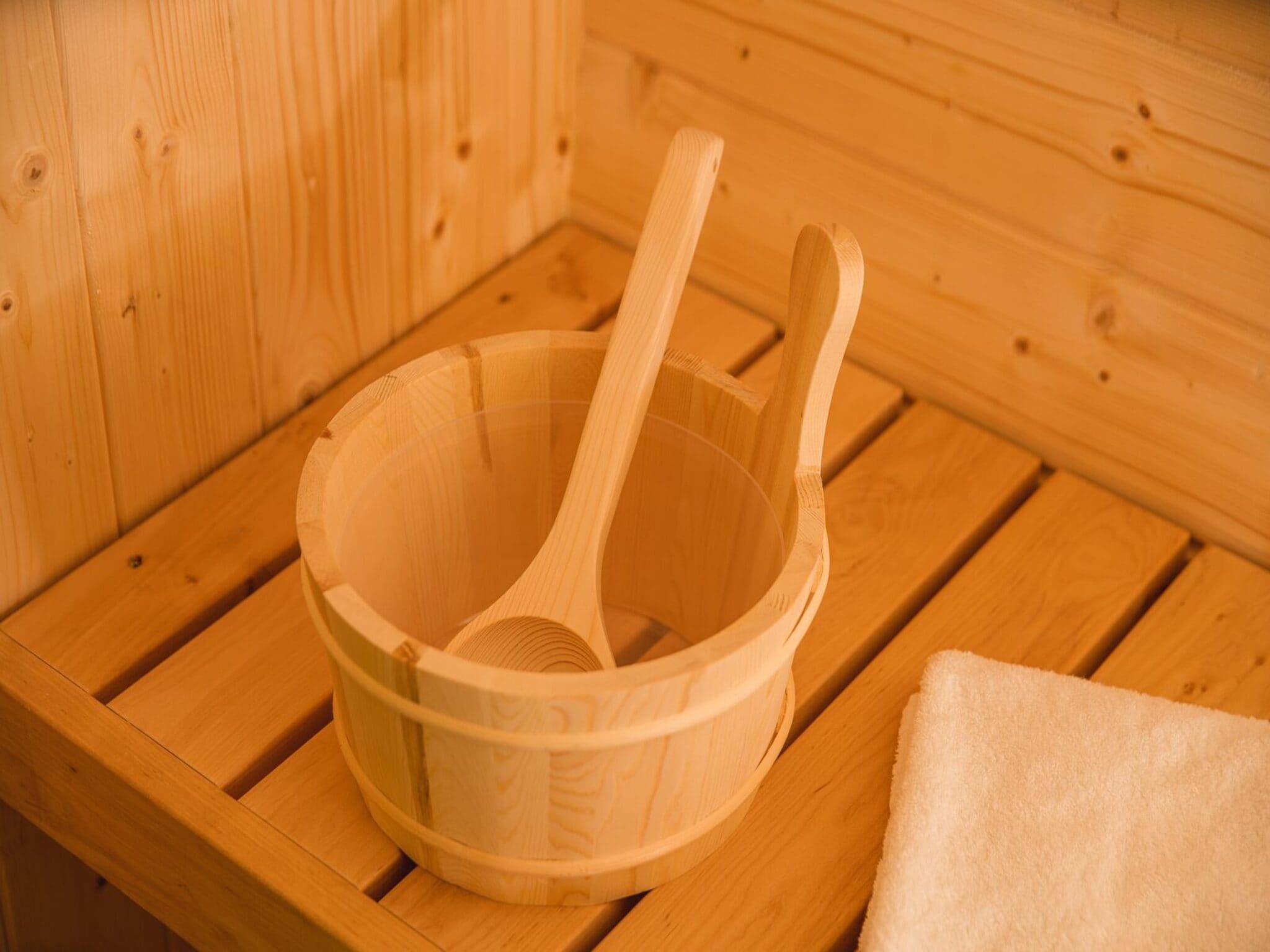 Wellness bij Children's bungalow farmhouse with sauna & bubble tub I sleeps 6 in Zuna