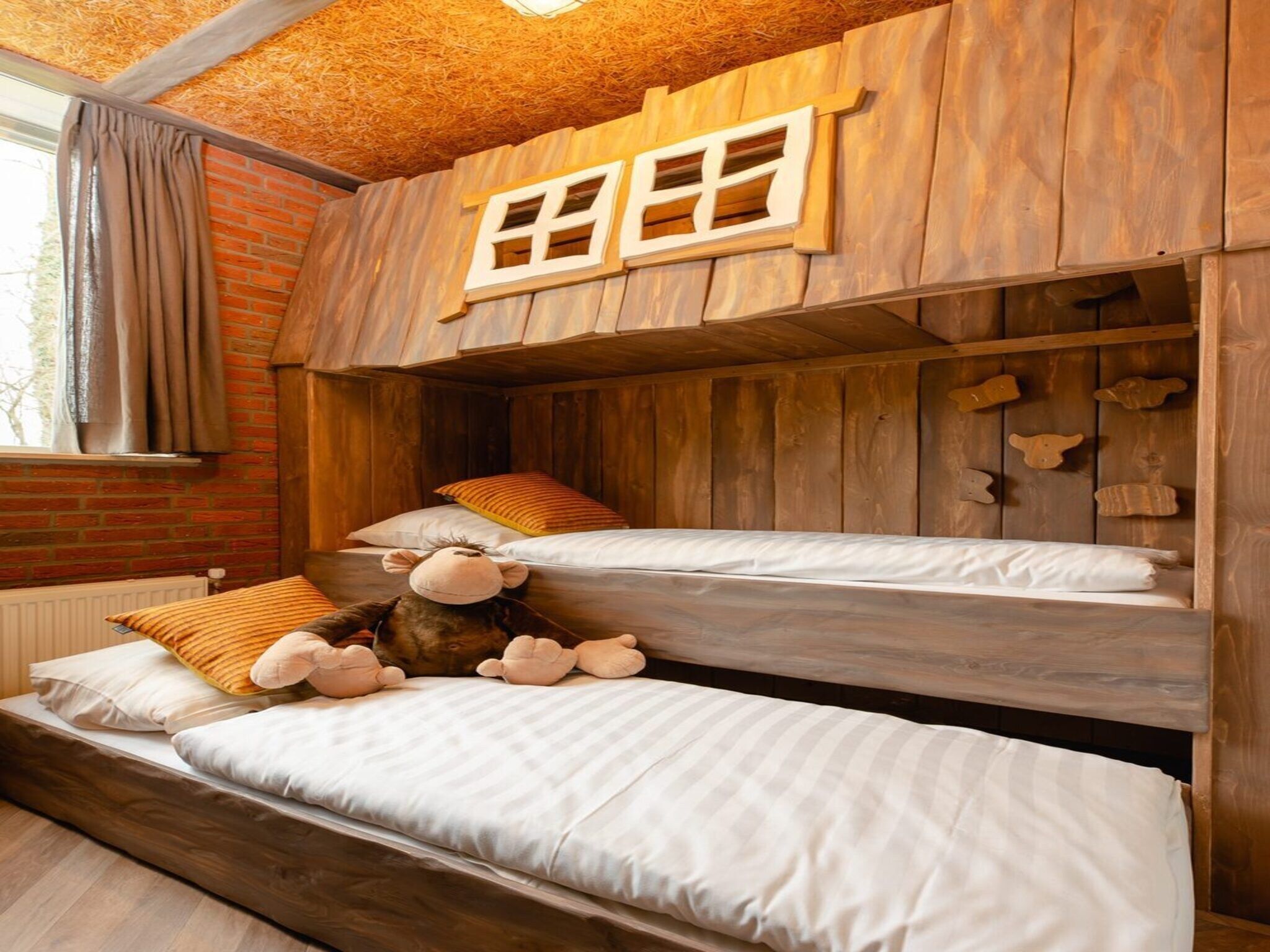 Een slaapkamer van Children's bungalow with bubble tub I 6 persons in Zuna