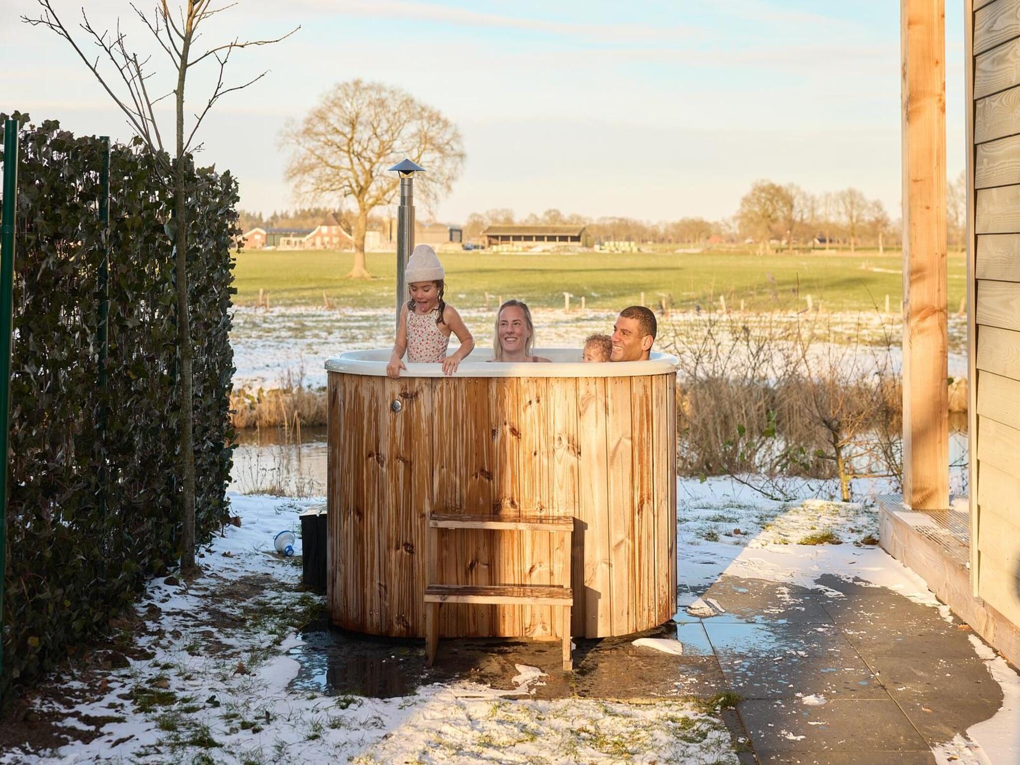 Wellness bij River Lodge 'Wellnesshuus' with whirlpool, sauna, bathtub, and sun shower | 2 people in Zuna