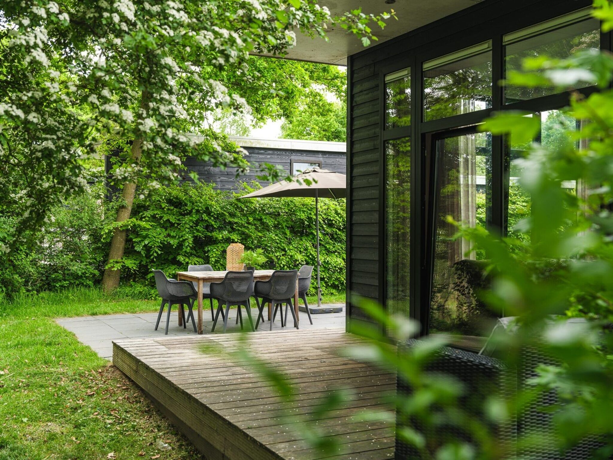 Het terras van River Cabin with bubbeltub | 6 people in Zuna