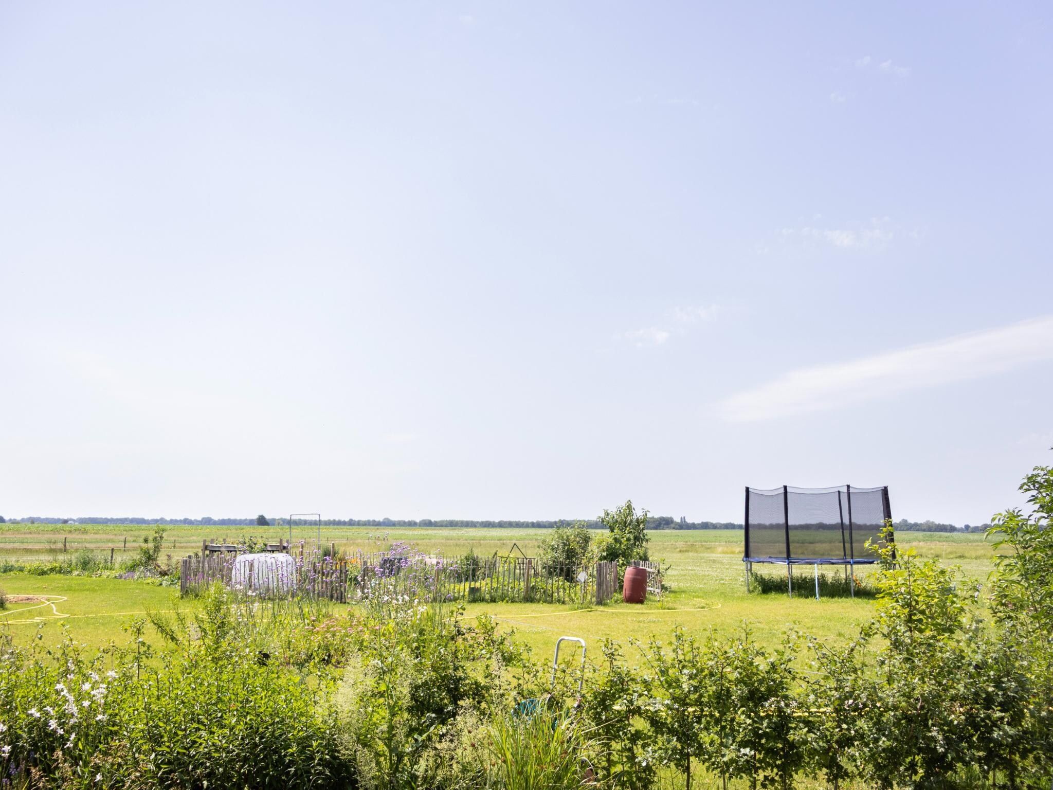De tuin van Eindeloos Uitzicht in Kiel-Windeweer