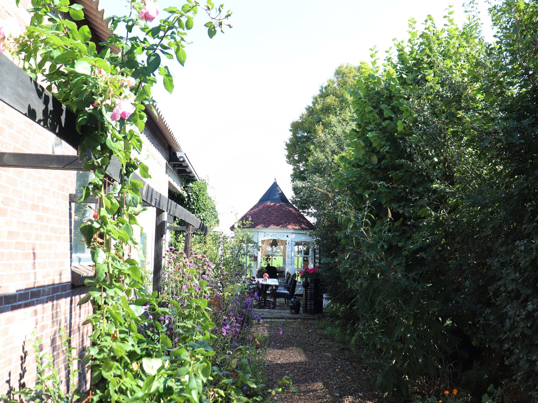 De tuin van By Mosk 2 in Betgummole