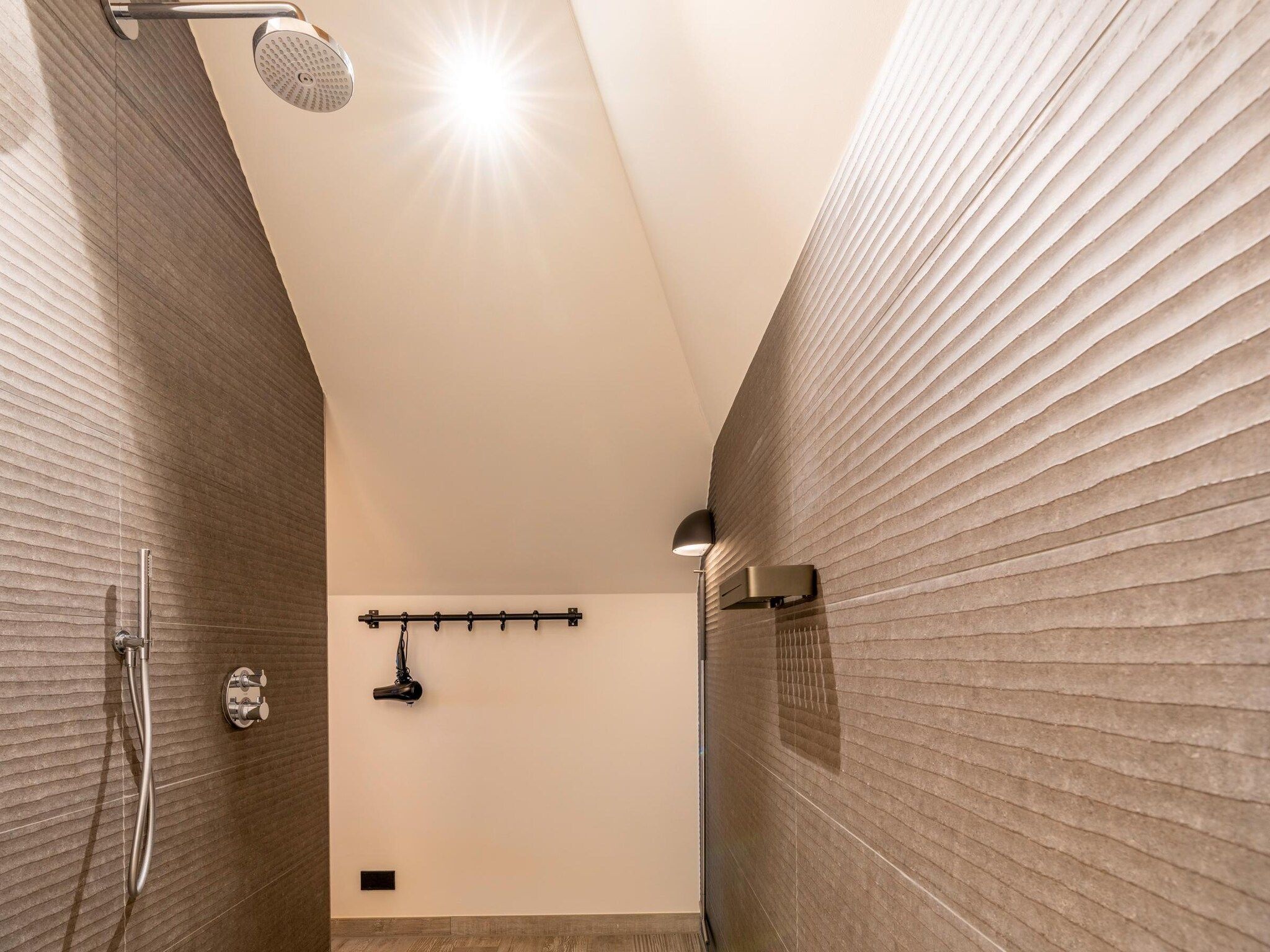 De badkamer van Villa Buytenplaats 191 in De Koog