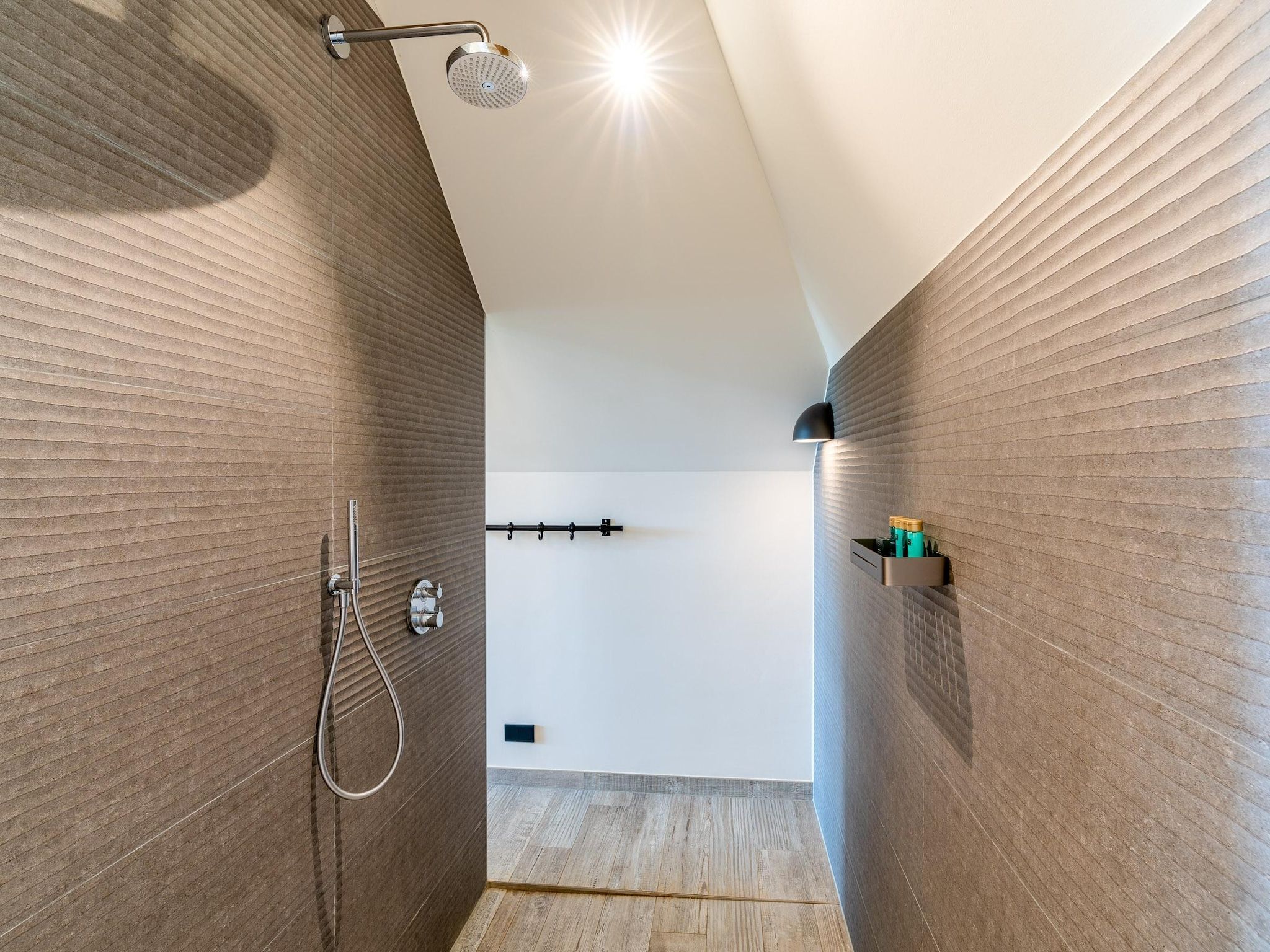 De badkamer van Villa Buytenplaats 189 in De Koog