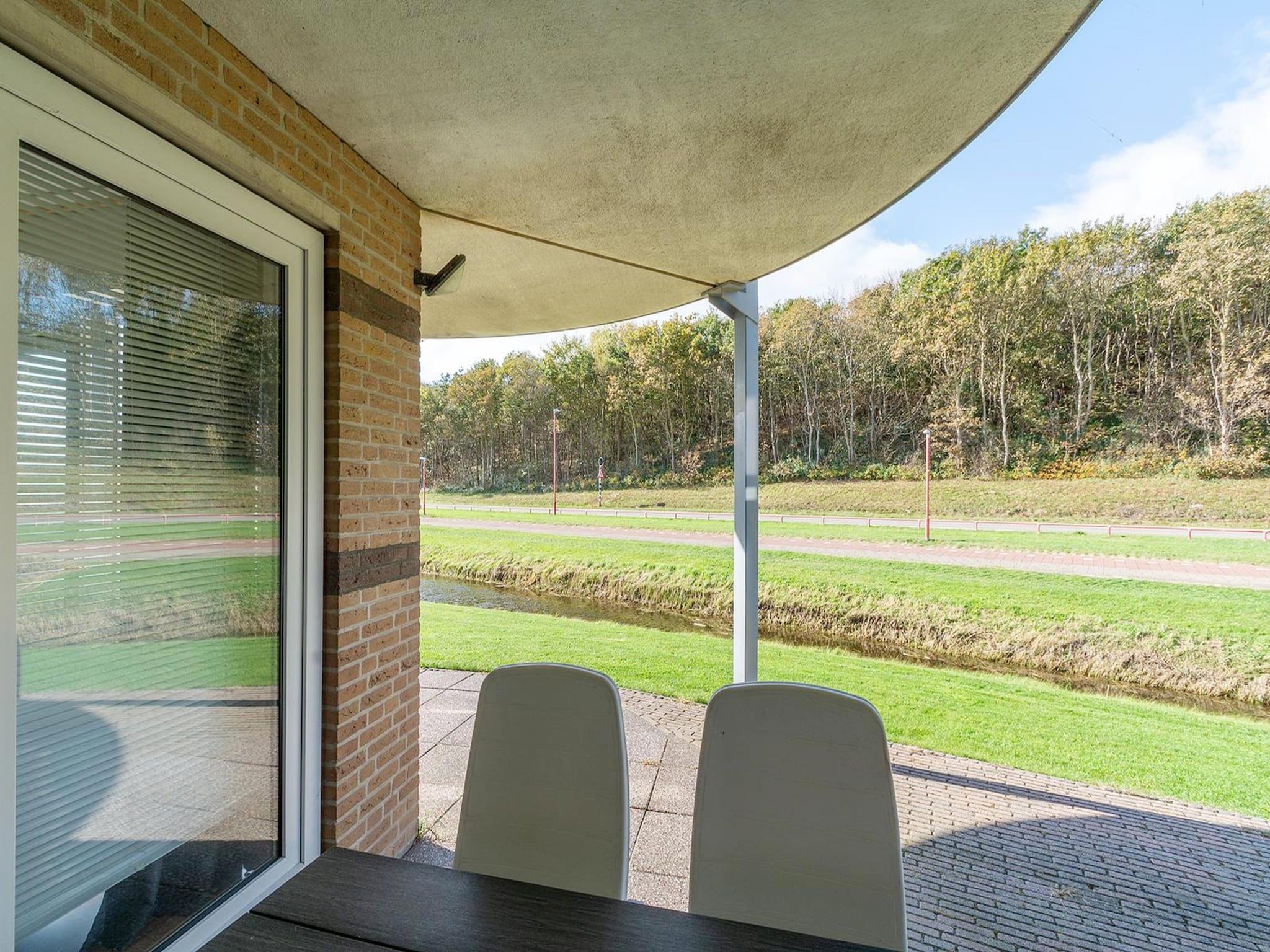 Het terras van Résidence Juliana 21 in Julianadorp aan Zee