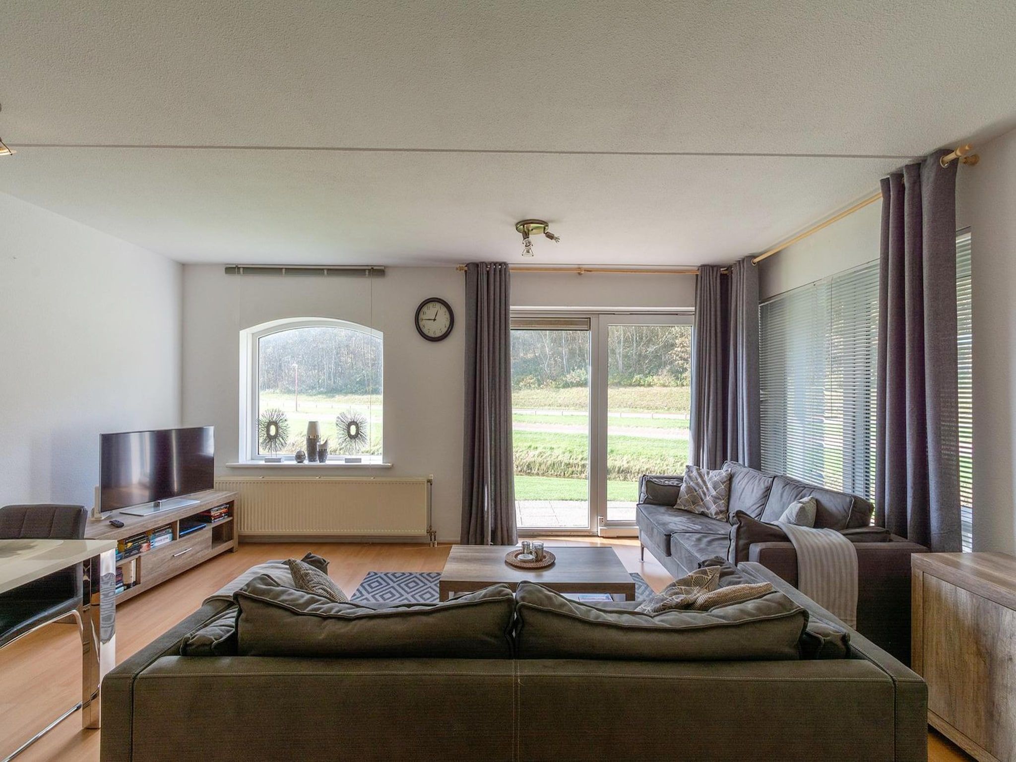 De woonkamer van Résidence Juliana 21 in Julianadorp aan Zee