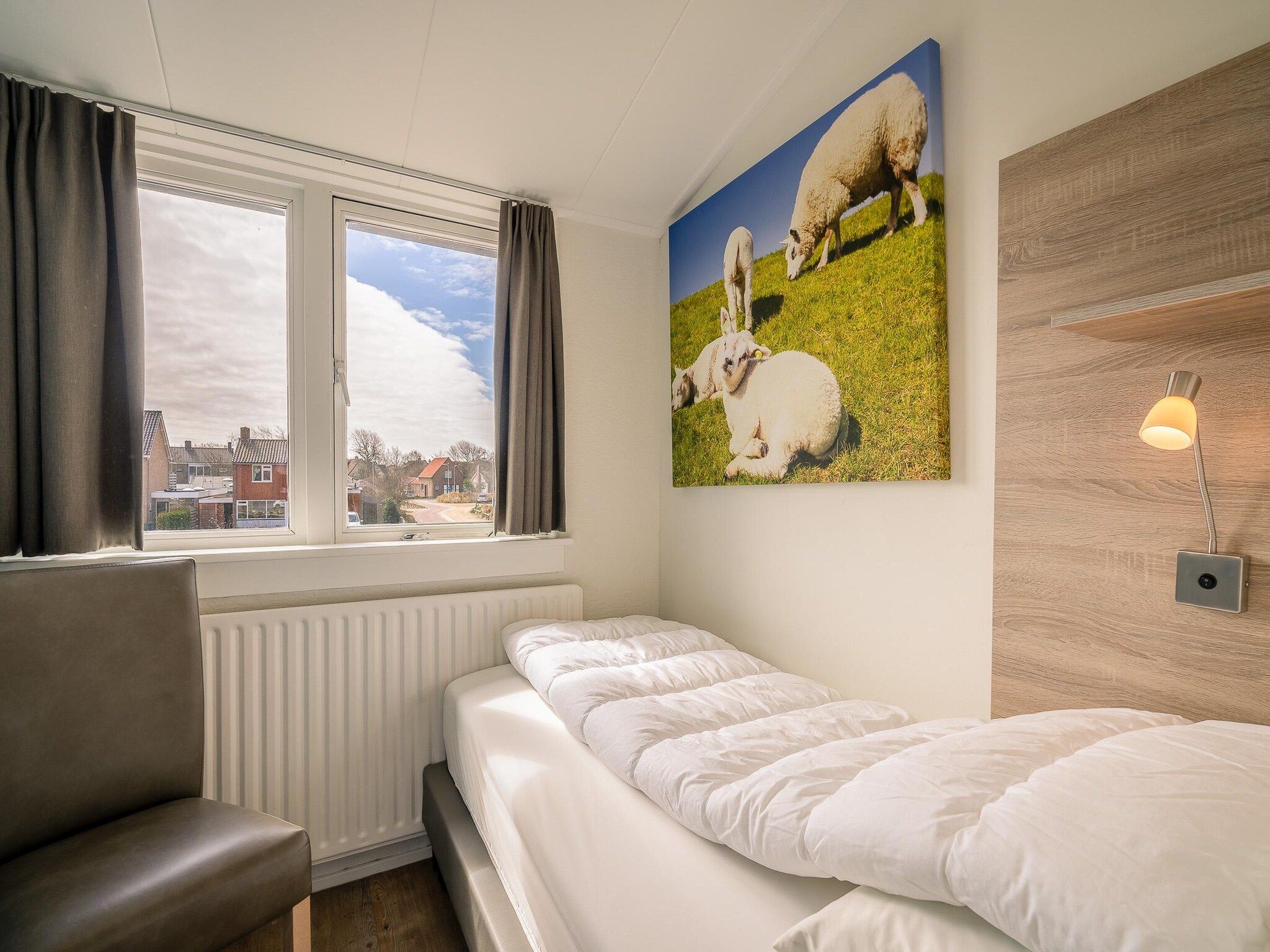 Een slaapkamer van Brink 24 - De Bosruiter in De Koog