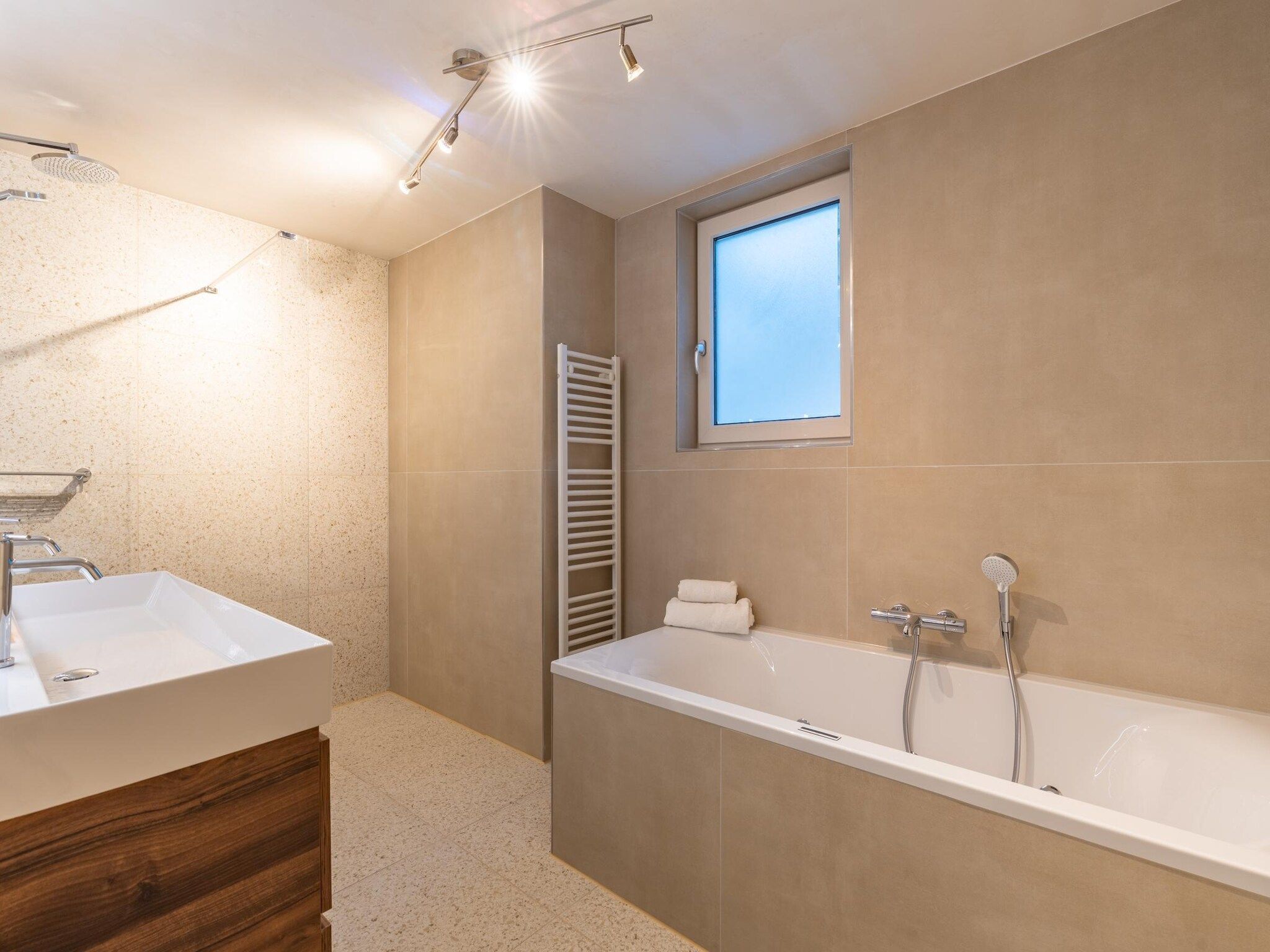 De badkamer van Het oude dijkje in De Koog