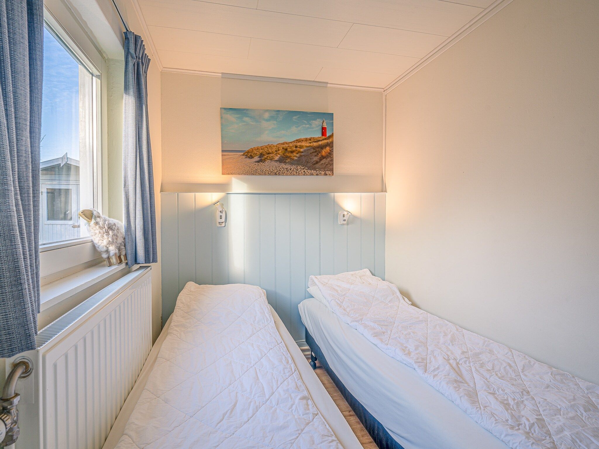 Een slaapkamer van Vredelust 57 in De Koog