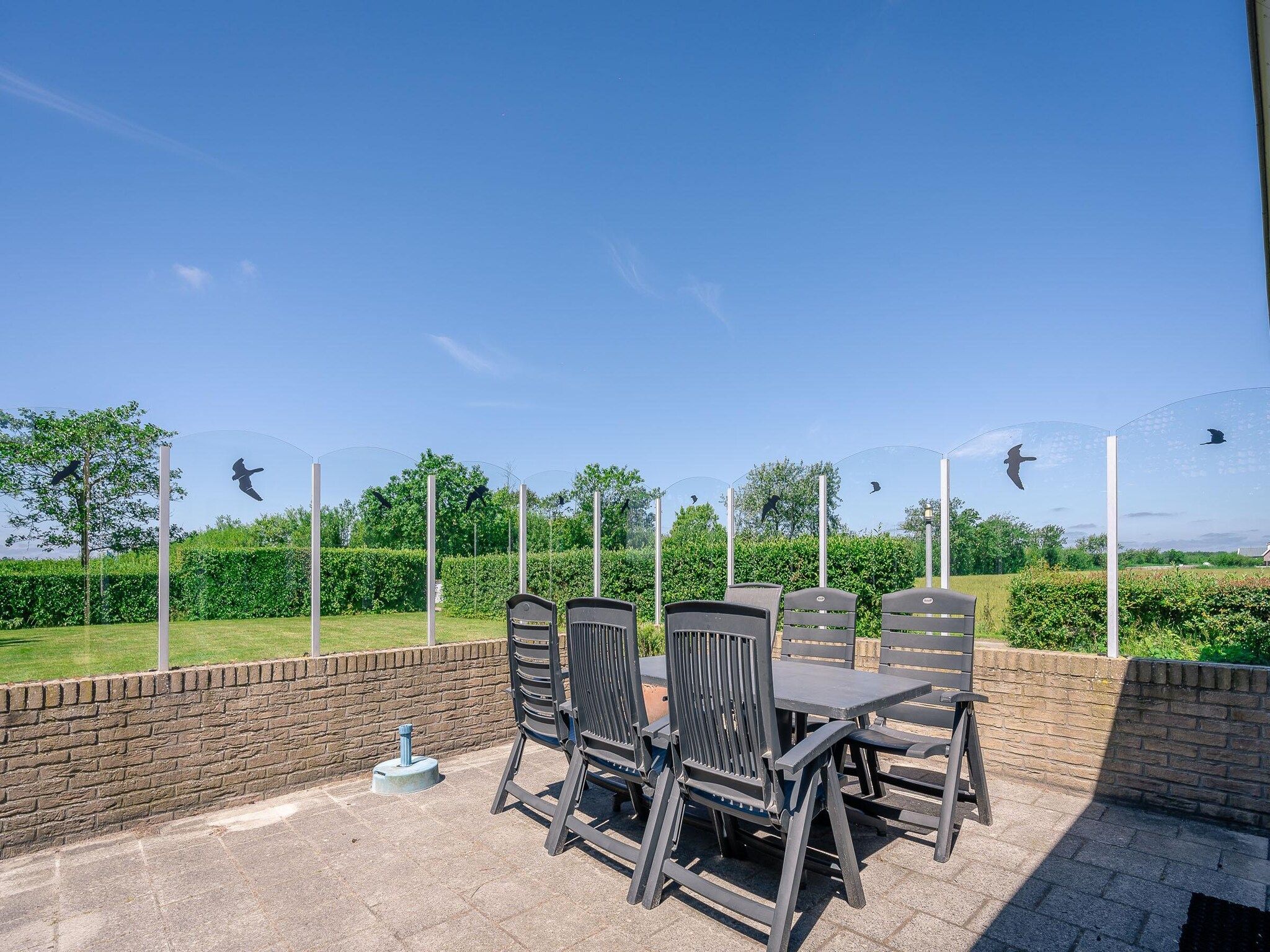 Het terras van De Annabella 13- De Tjiftjaf in De Koog