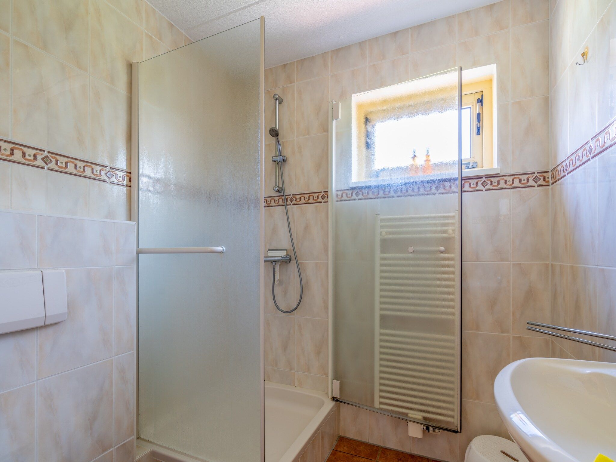 De badkamer van Postweg 50 in De Cocksdorp