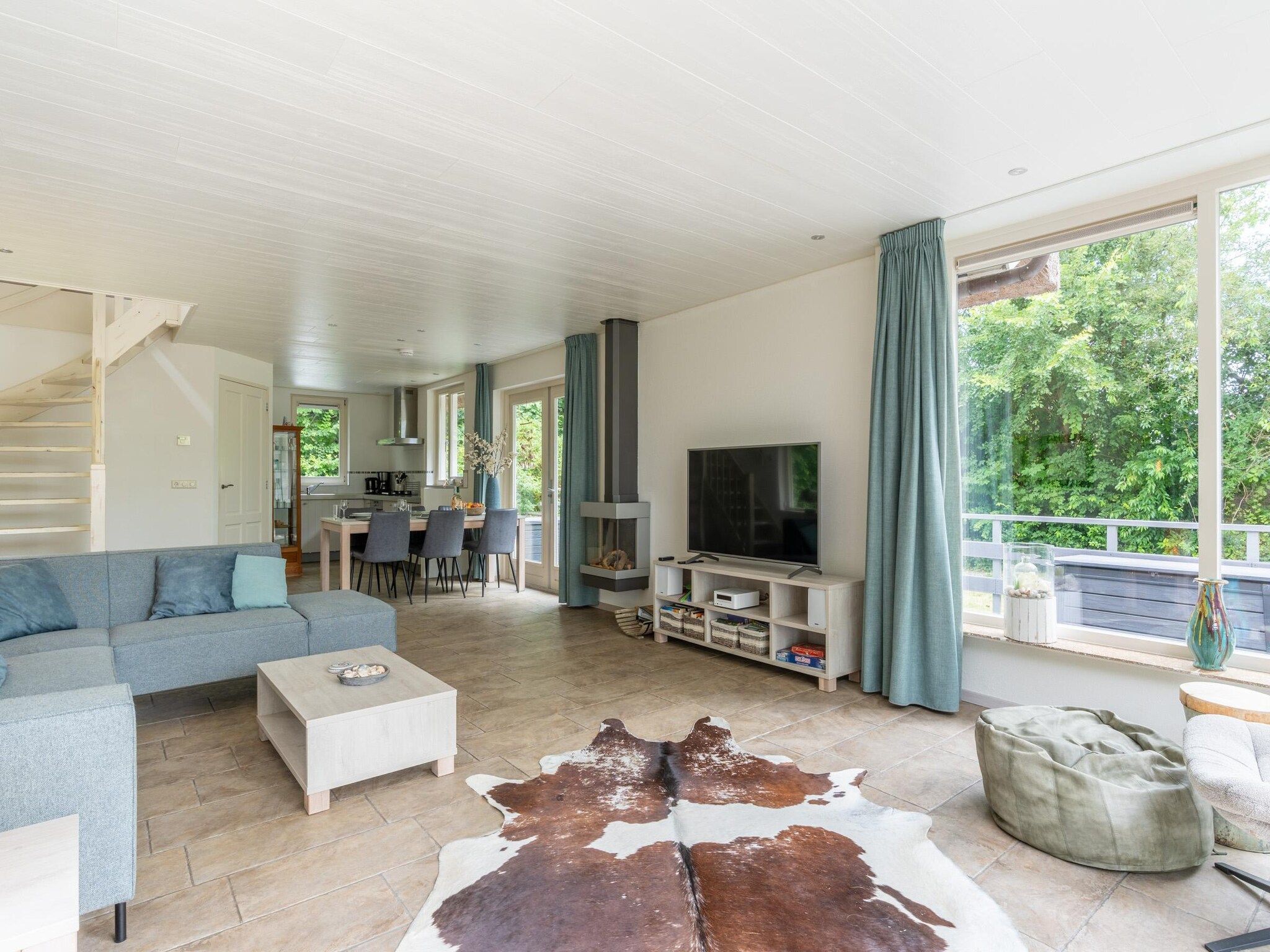 De woonkamer van Eb & Vloed in De Koog