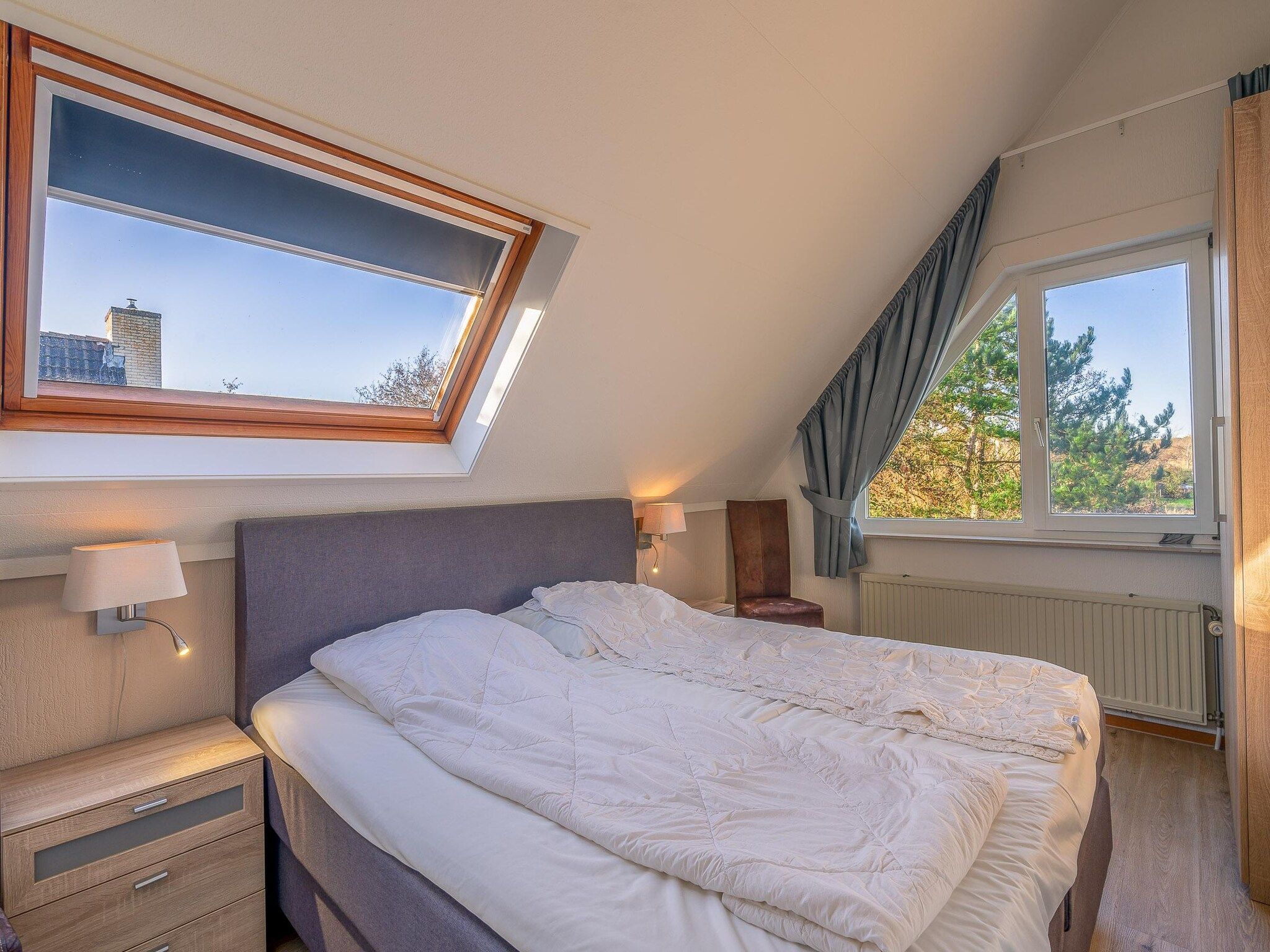 Een slaapkamer van Kamperfoelie 63 in De Koog