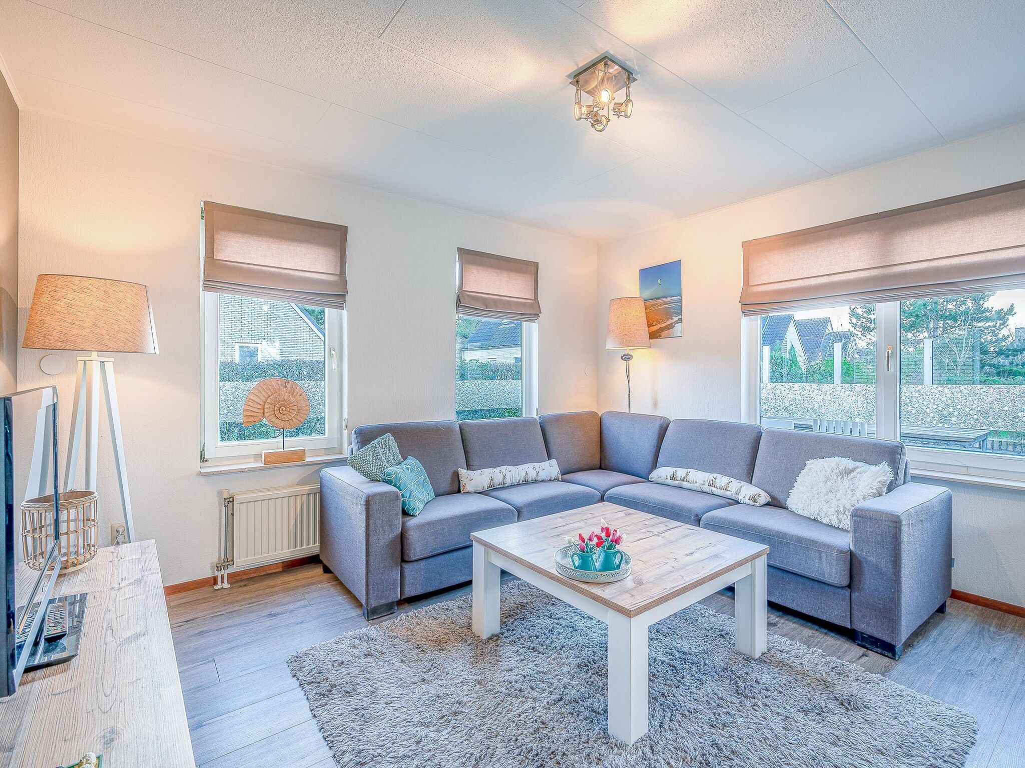 De woonkamer van Kamperfoelie 87 in De Koog