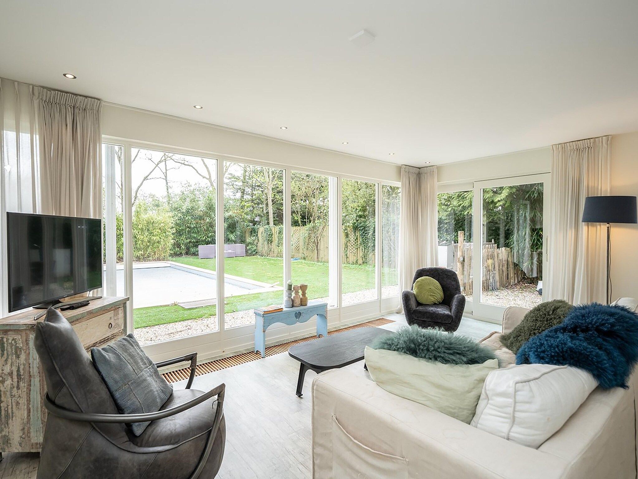 De woonkamer van Bosrandweg 496 in De Koog