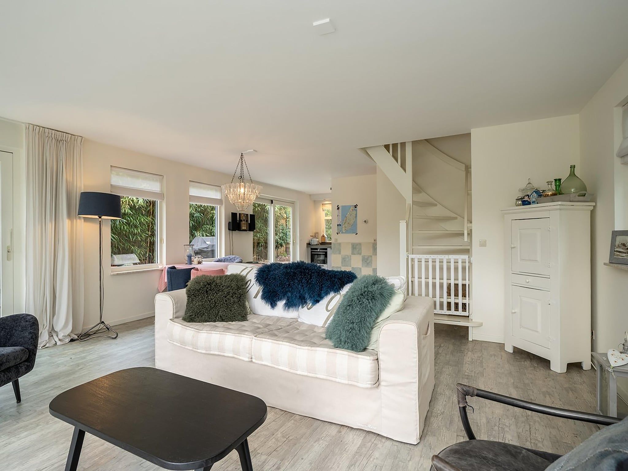 De woonkamer van Bosrandweg 496 in De Koog