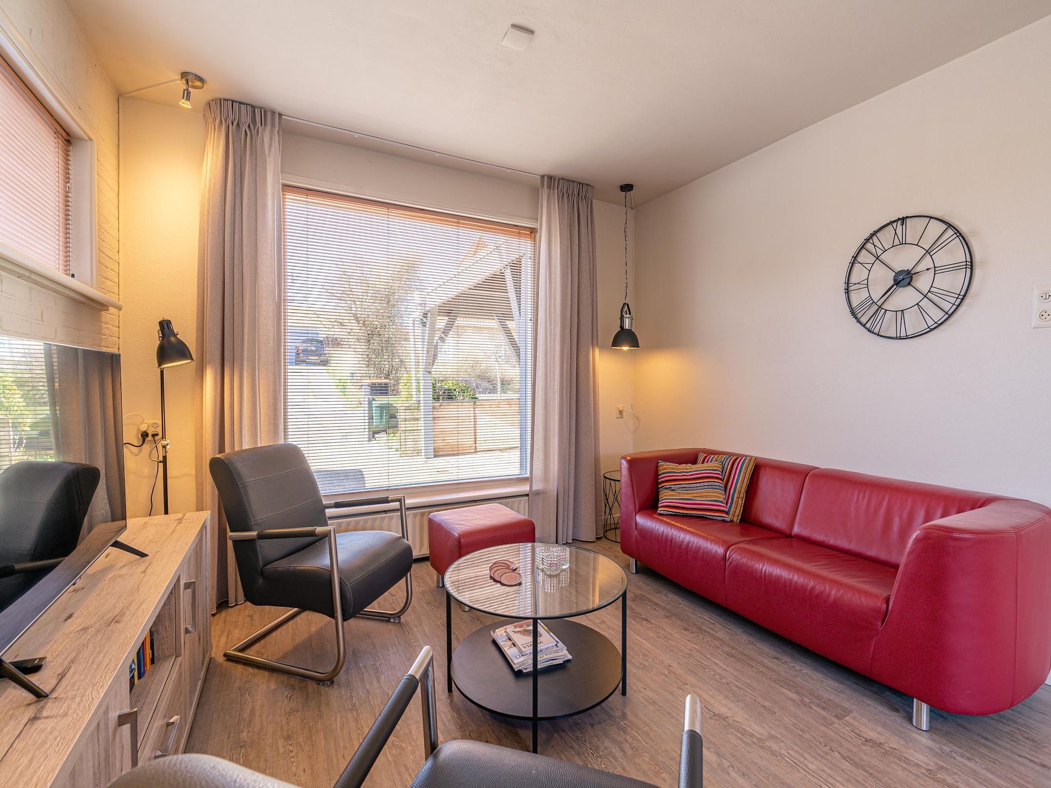 De woonkamer van De Zandduyn 13A in De Koog