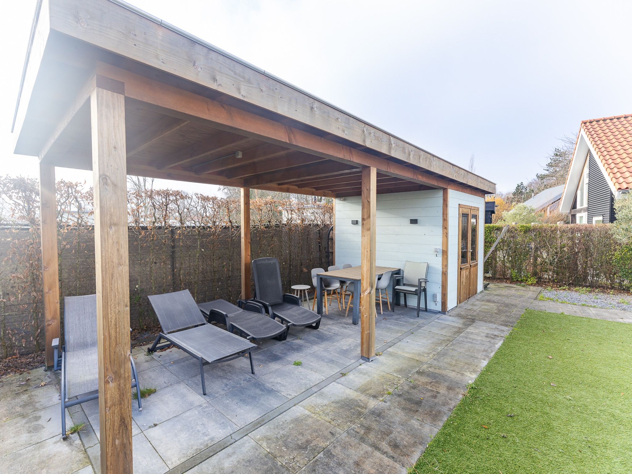 Het terras van Zonnedorp 7 De Meerpaal in Renesse | Comfortable holiday house close to the beach in Renesse