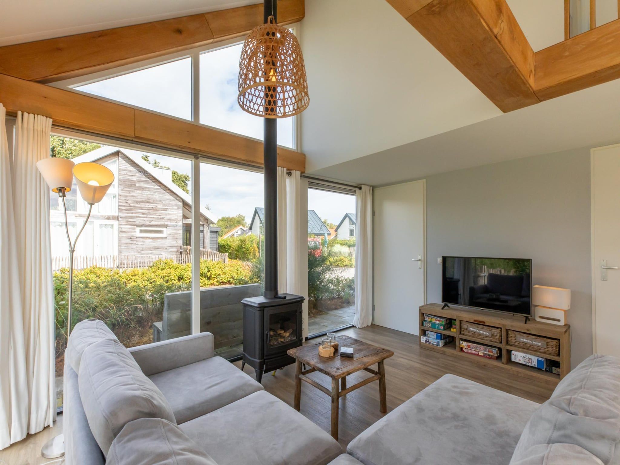 De woonkamer van Zonnedorp Kavel 10 Renesse | Villa near the Beach & with Spacious Garden in Renesse
