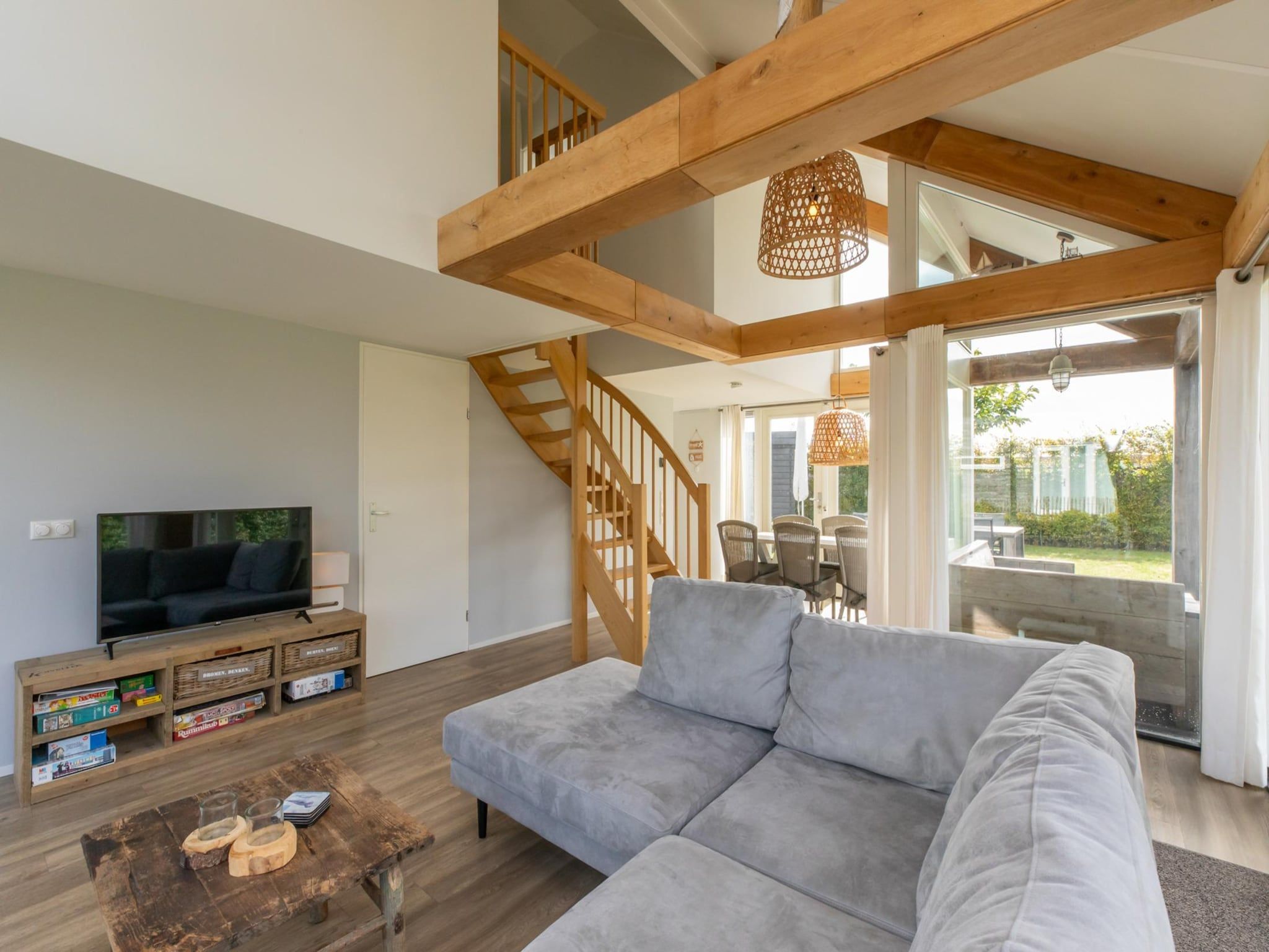 De woonkamer van Zonnedorp Kavel 10 Renesse | Villa near the Beach & with Spacious Garden in Renesse