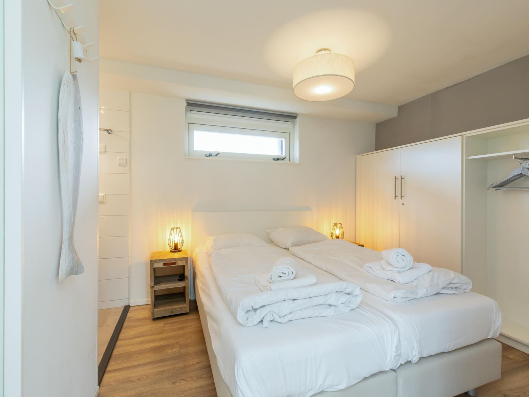 Een slaapkamer van Zonnedorp Kavel 10 Renesse | Villa near the Beach & with Spacious Garden in Renesse
