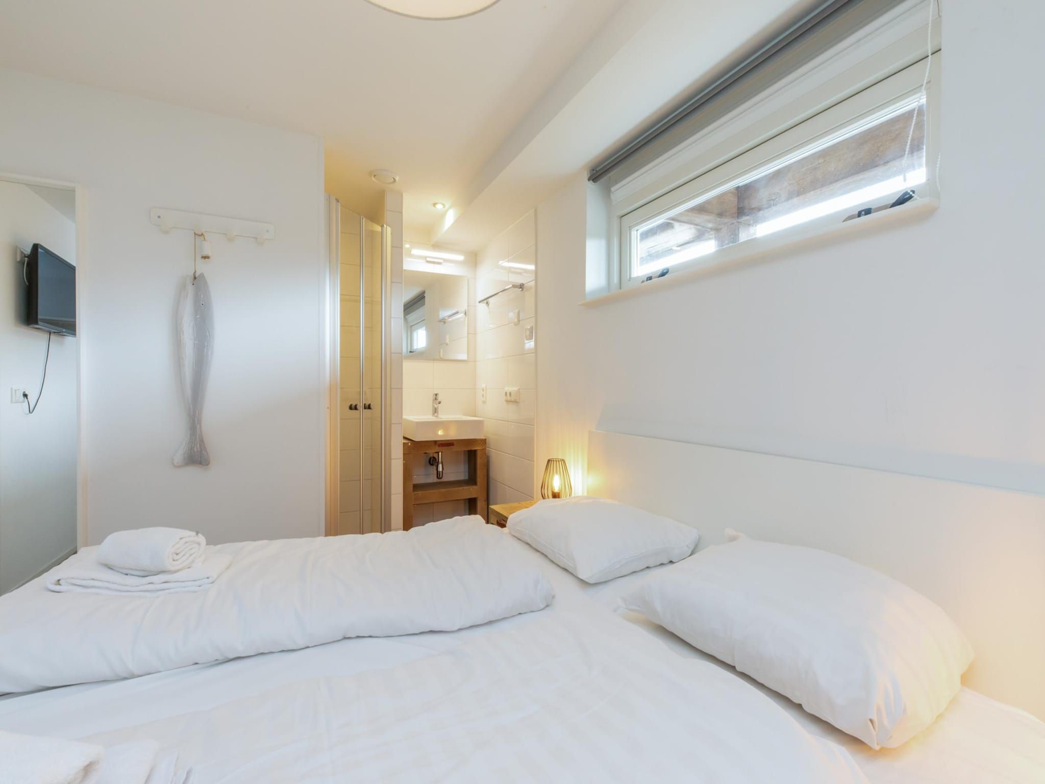 Een slaapkamer van Zonnedorp Kavel 10 Renesse | Villa near the Beach & with Spacious Garden in Renesse