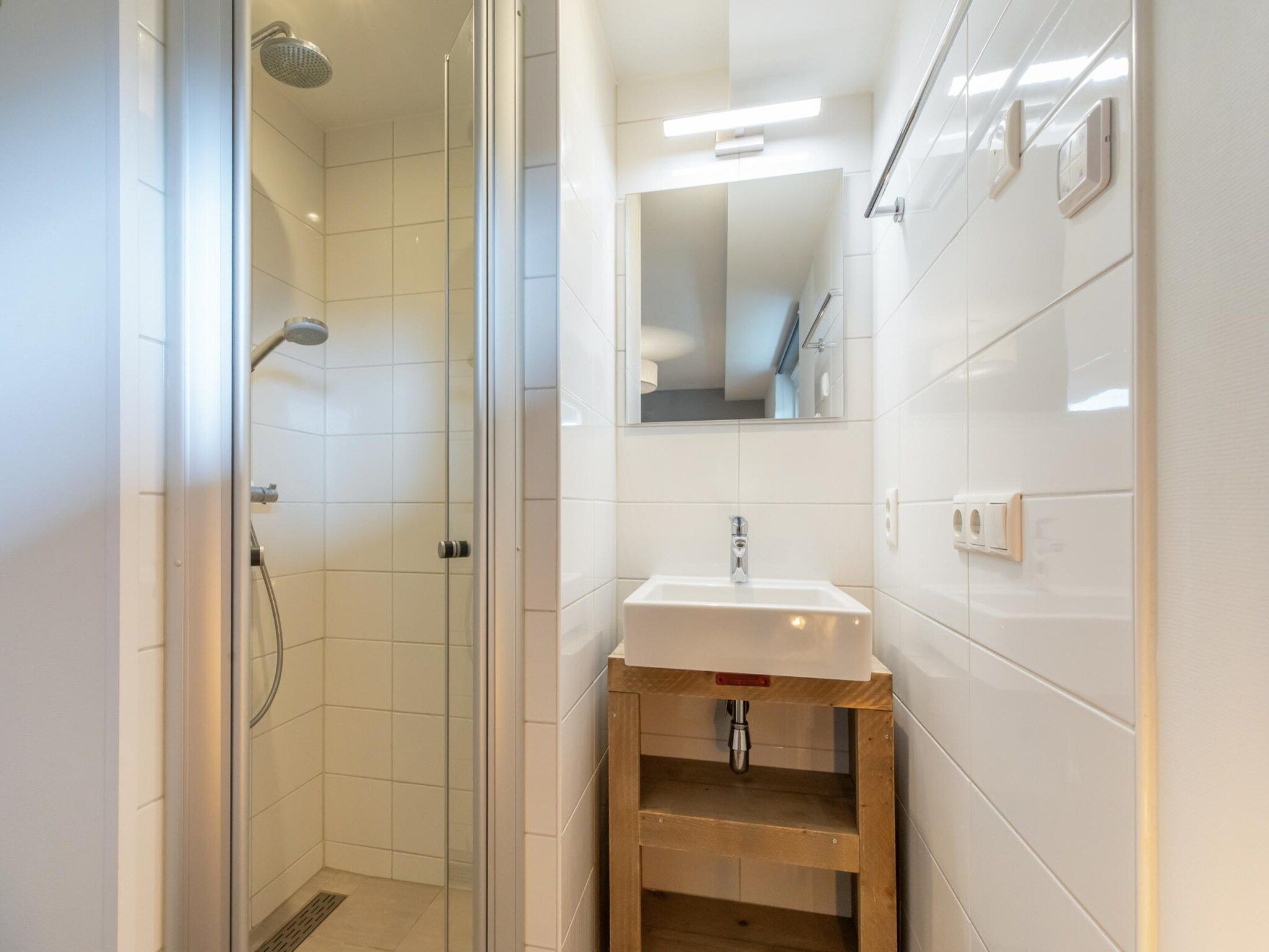 De badkamer van Zonnedorp Kavel 10 Renesse | Villa near the Beach & with Spacious Garden in Renesse