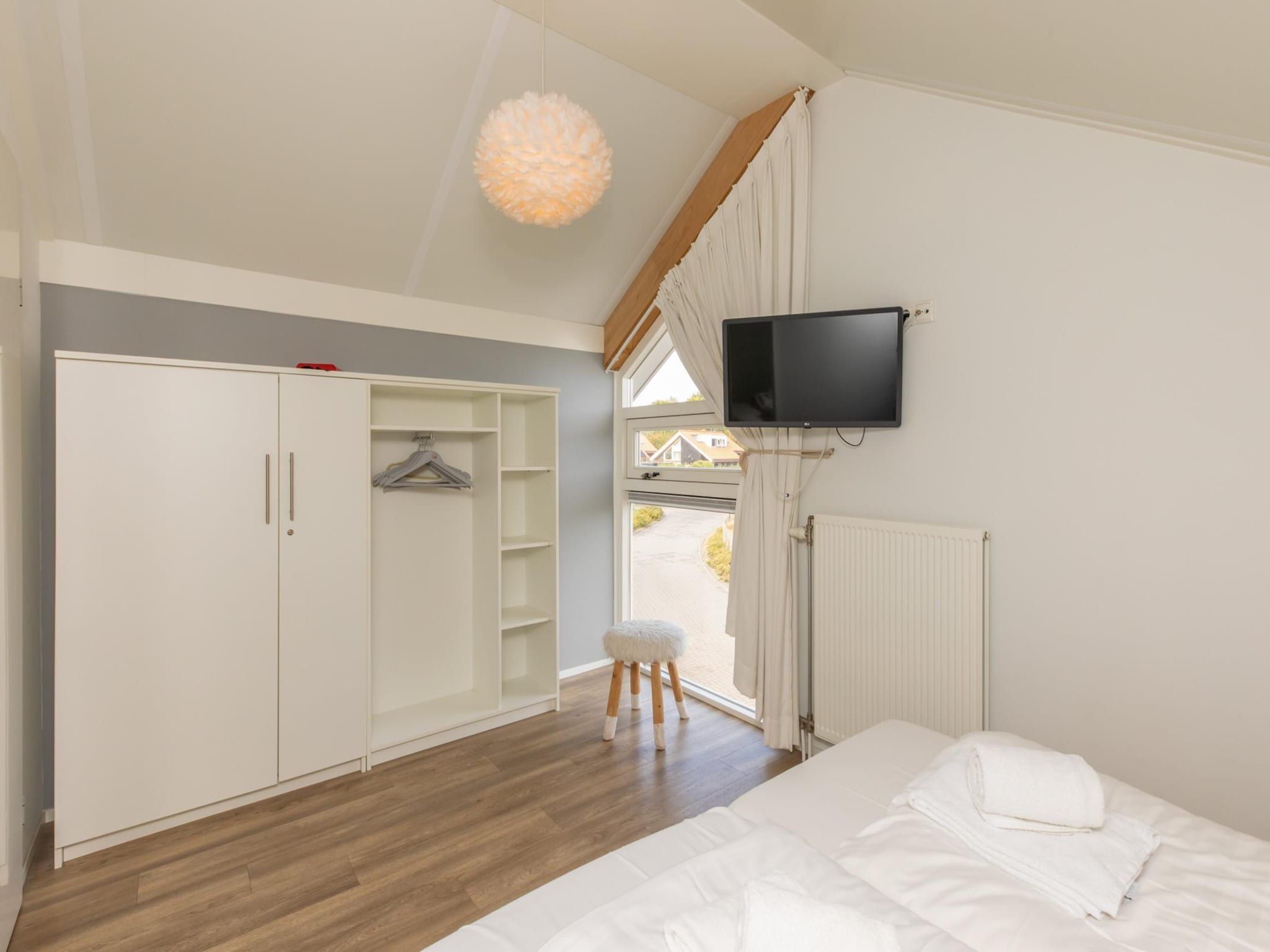Een slaapkamer van Zonnedorp Kavel 10 Renesse | Villa near the Beach & with Spacious Garden in Renesse