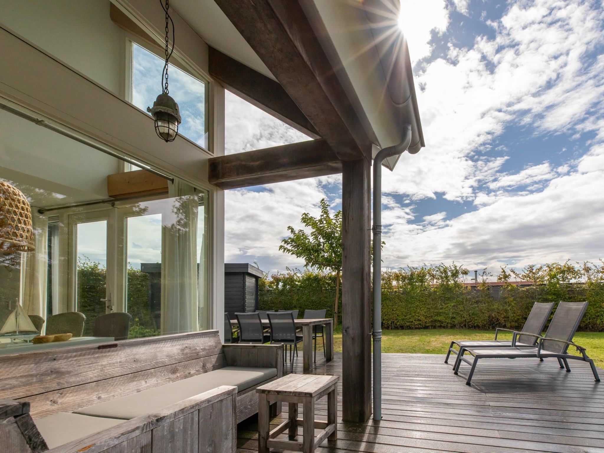Het terras van Zonnedorp Kavel 10 Renesse | Villa near the Beach & with Spacious Garden in Renesse
