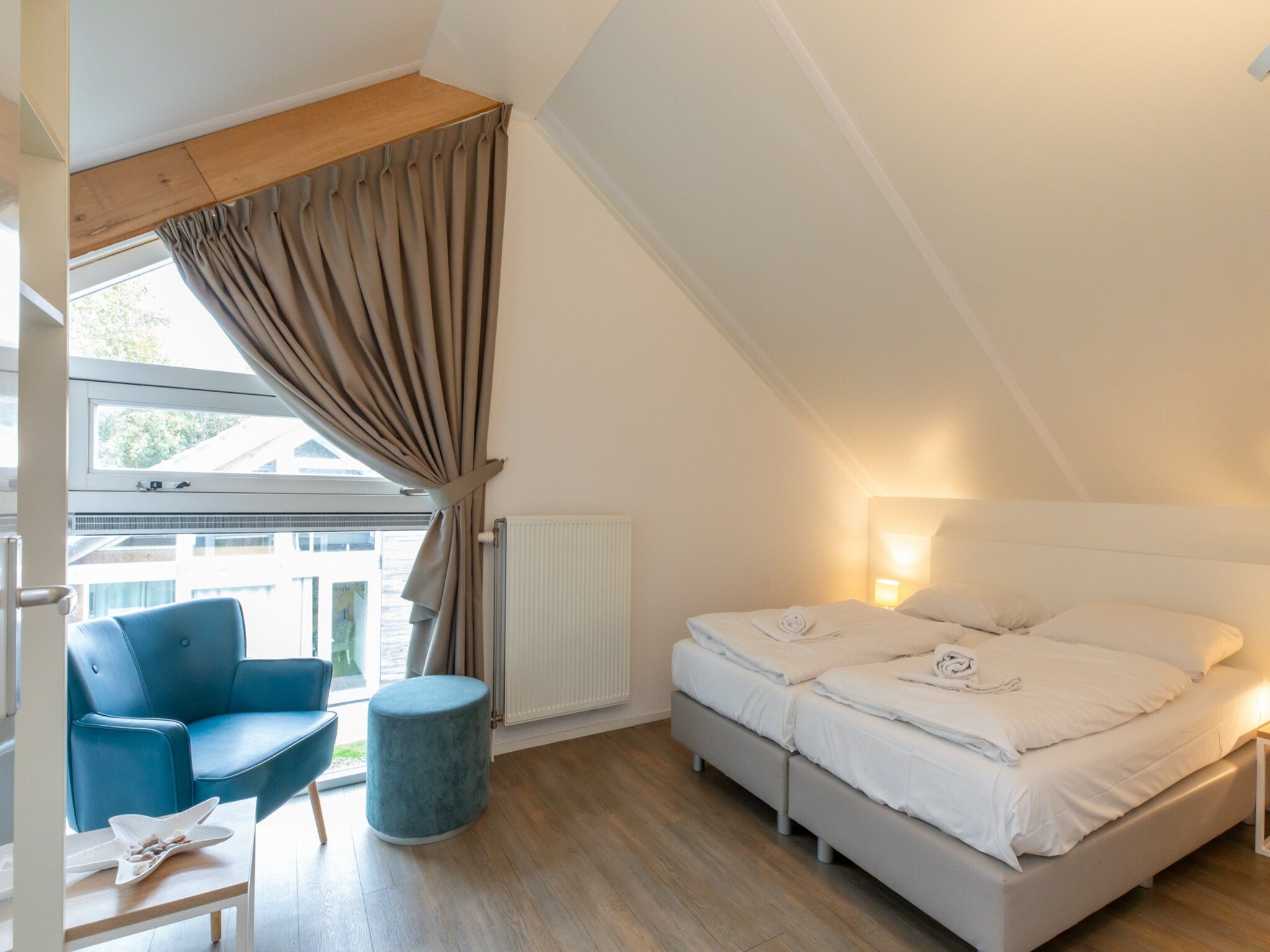 Een slaapkamer van Zonnedorp 21  Beach Villa Joya Renesse | Luxury Beach Villa with Sauna in Renesse