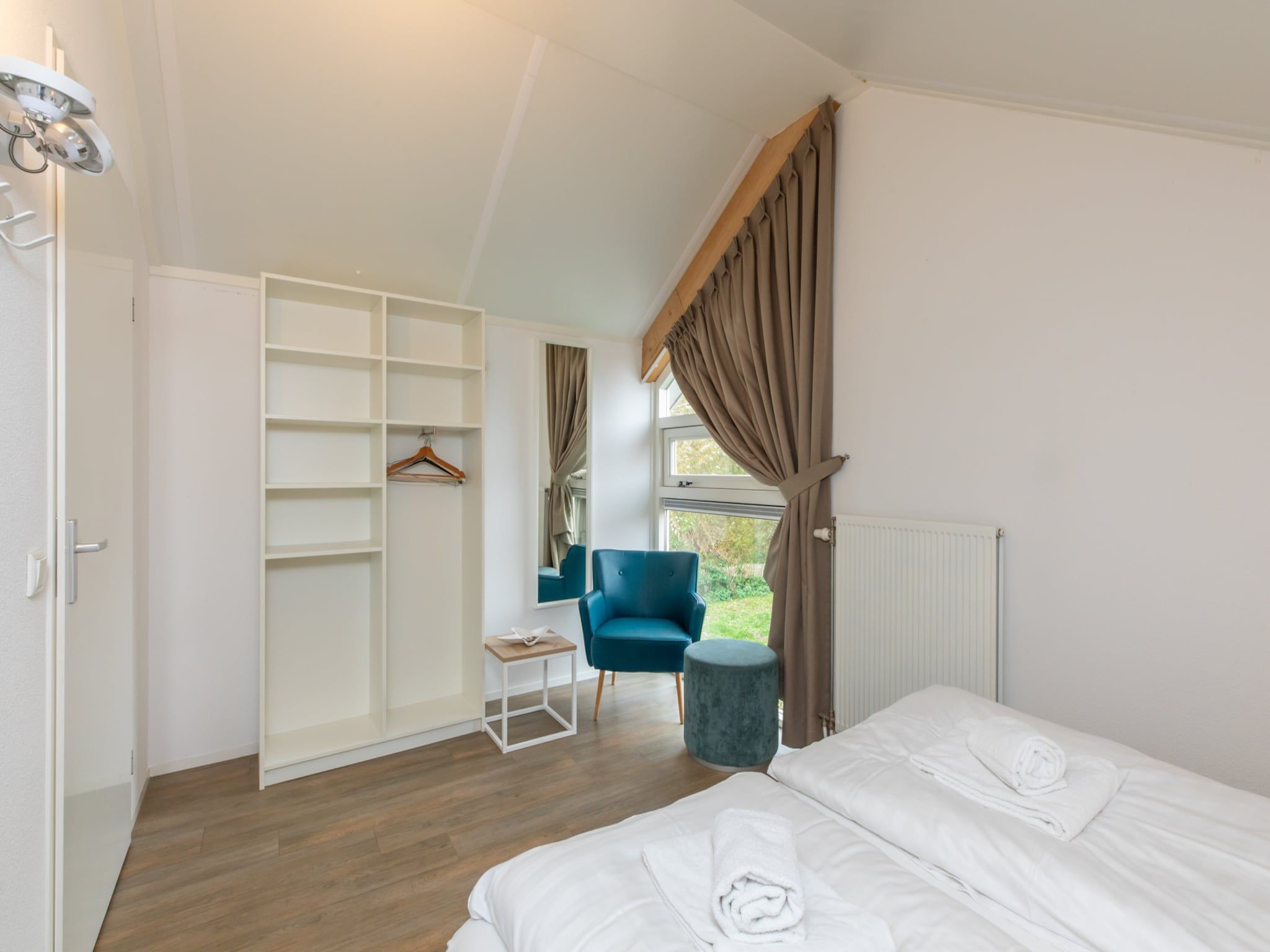Een slaapkamer van Zonnedorp 21  Beach Villa Joya Renesse | Luxury Beach Villa with Sauna in Renesse